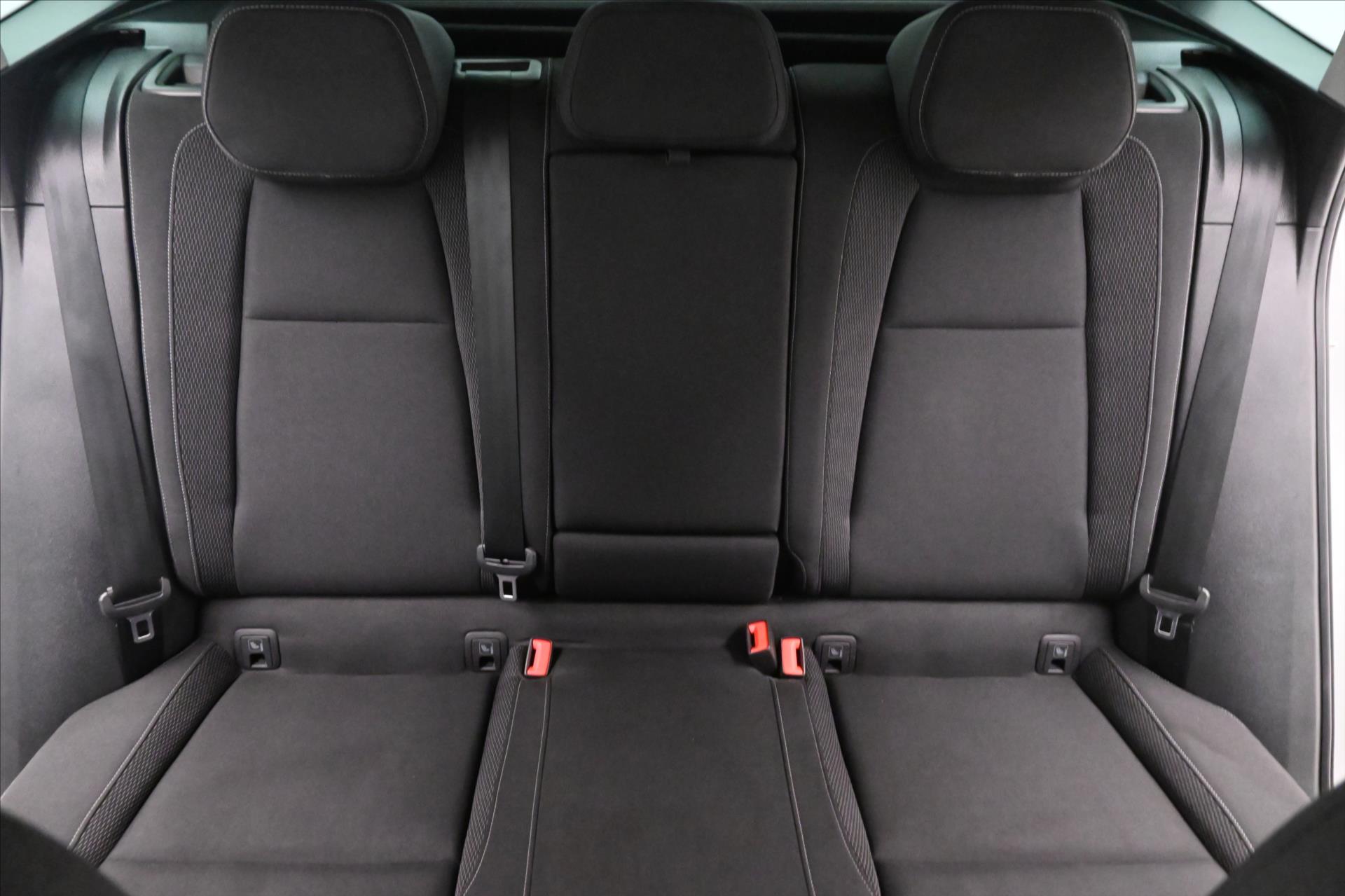 Hlavní fotografie vozu Škoda Karoq 2,0 TDI 85 KW DSG Ambiente Záruka až 5 let (27)