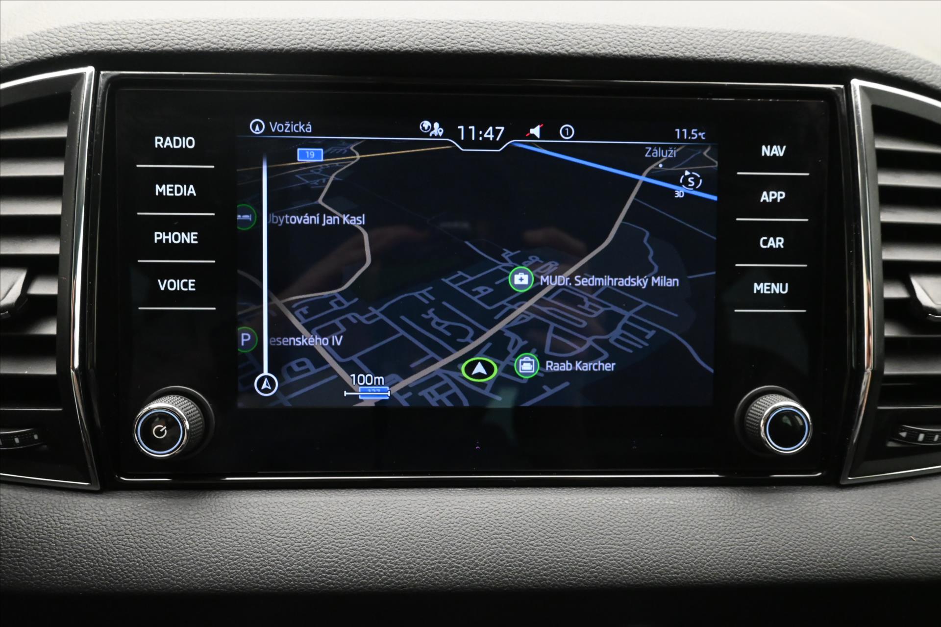 Main photo of the car Skoda Karoq 2,0 TDI 85 KW DSG NAVIGACE Záruka až 5 let (21)