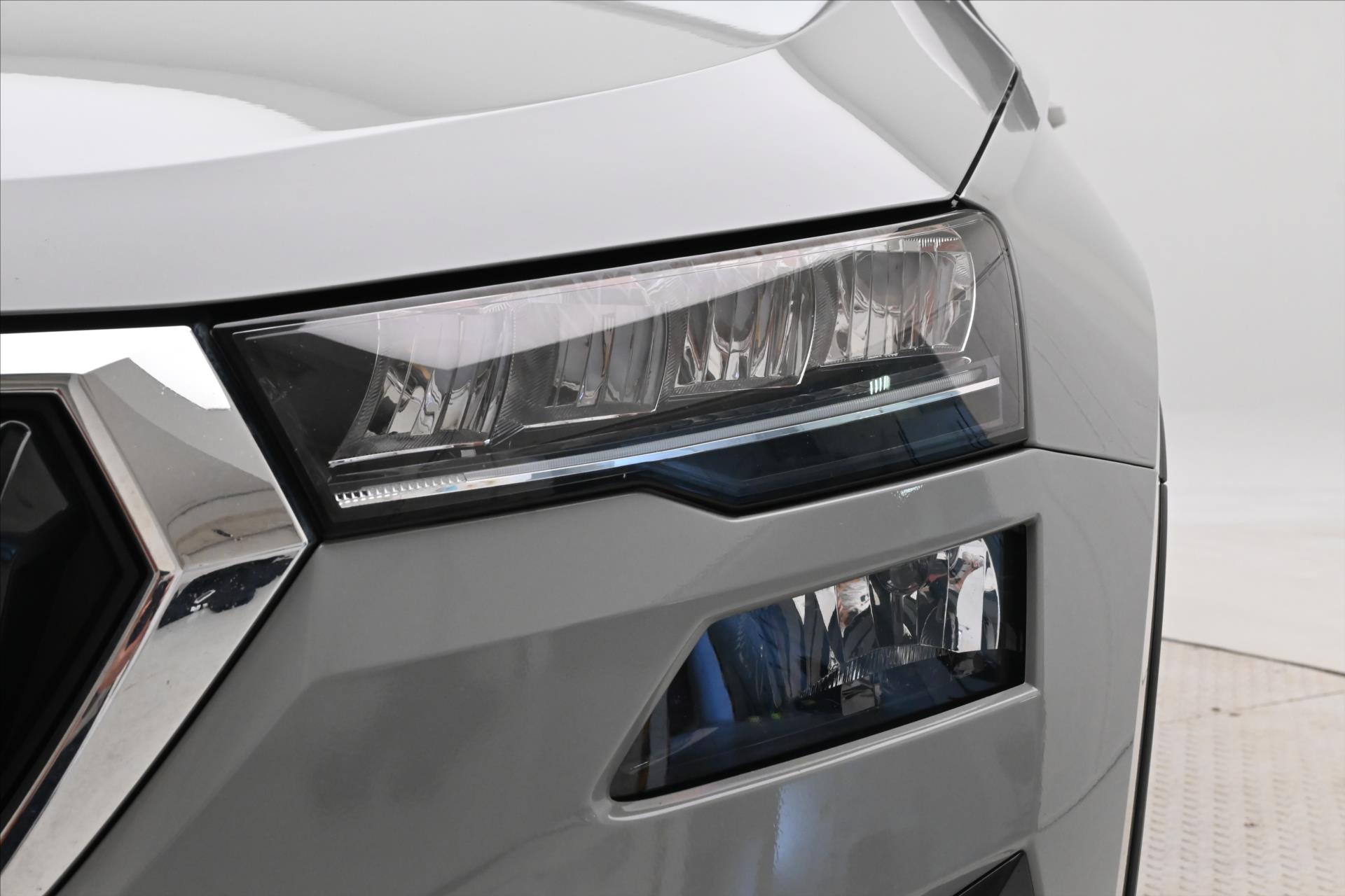 Hlavní fotografie vozu Škoda Karoq 2,0 TDI 85 KW DSG NAVIGACE Záruka až 5 let (29)