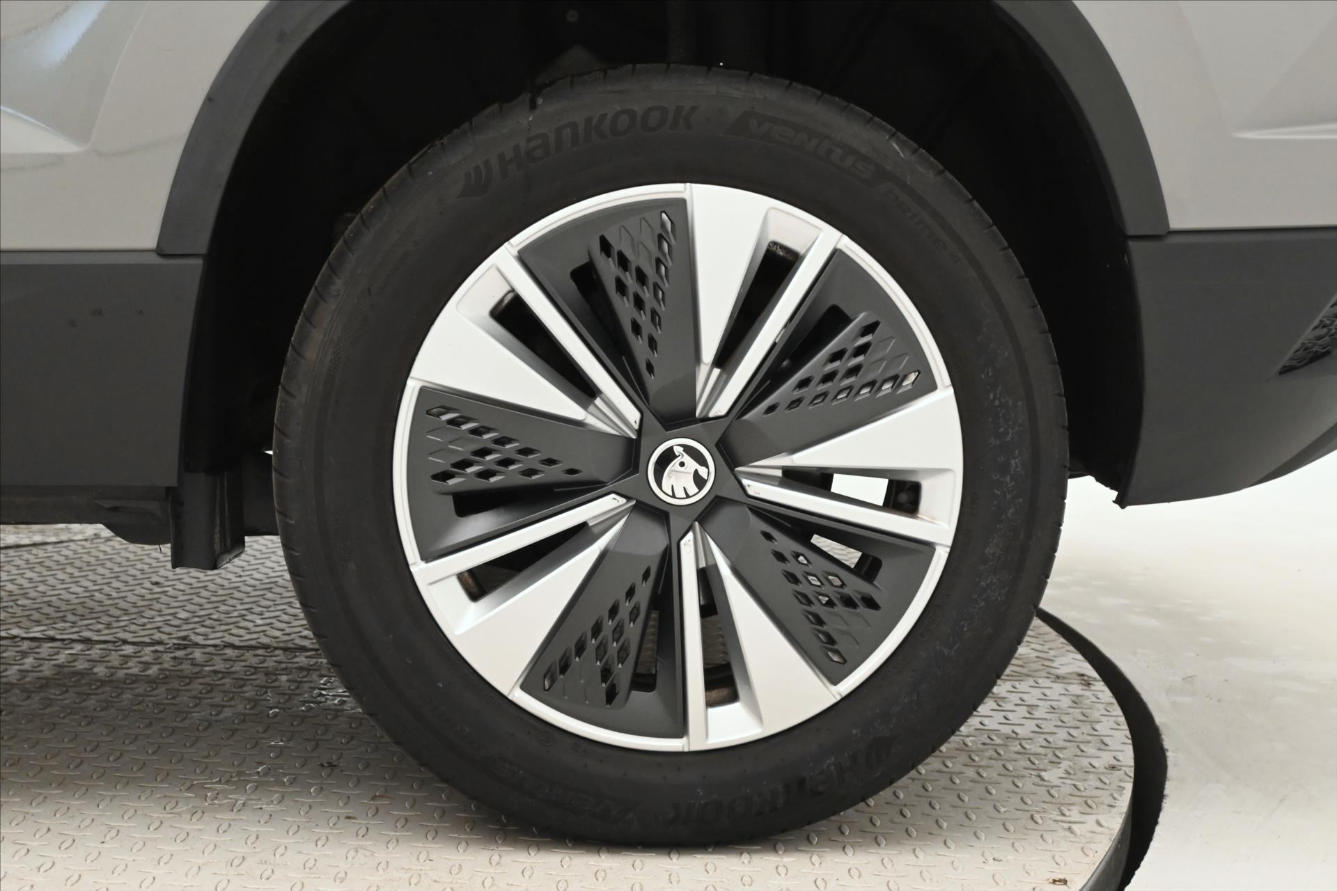 Hlavní fotografie vozu Škoda Karoq 2,0 TDI 85 KW DSG NAVIGACE Záruka až 5 let (31)