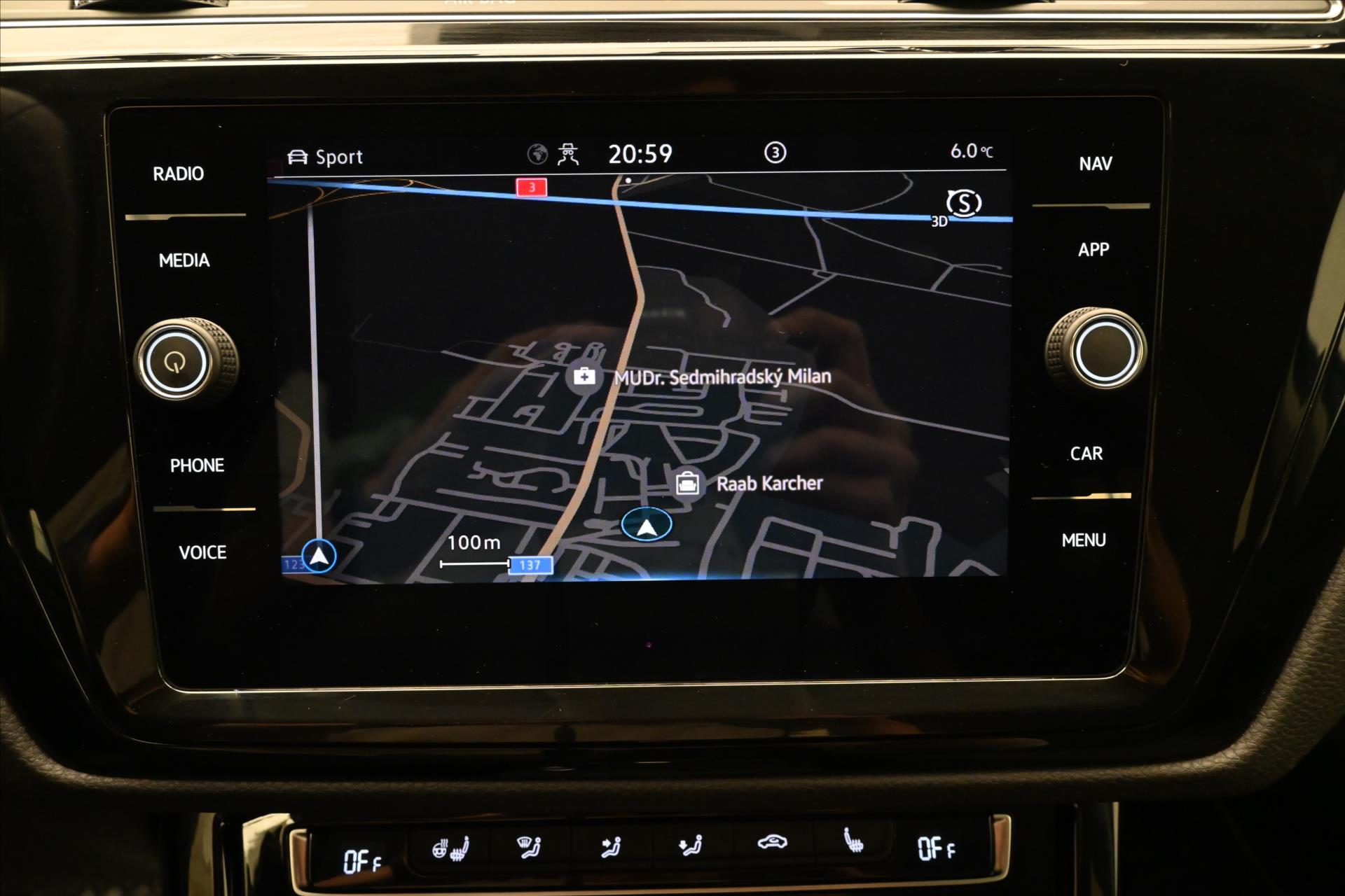 Hlavní fotografie vozu Volkswagen Touran 2,0 TDI 110kW DSG 7Míst Záruka až 5 let (21)