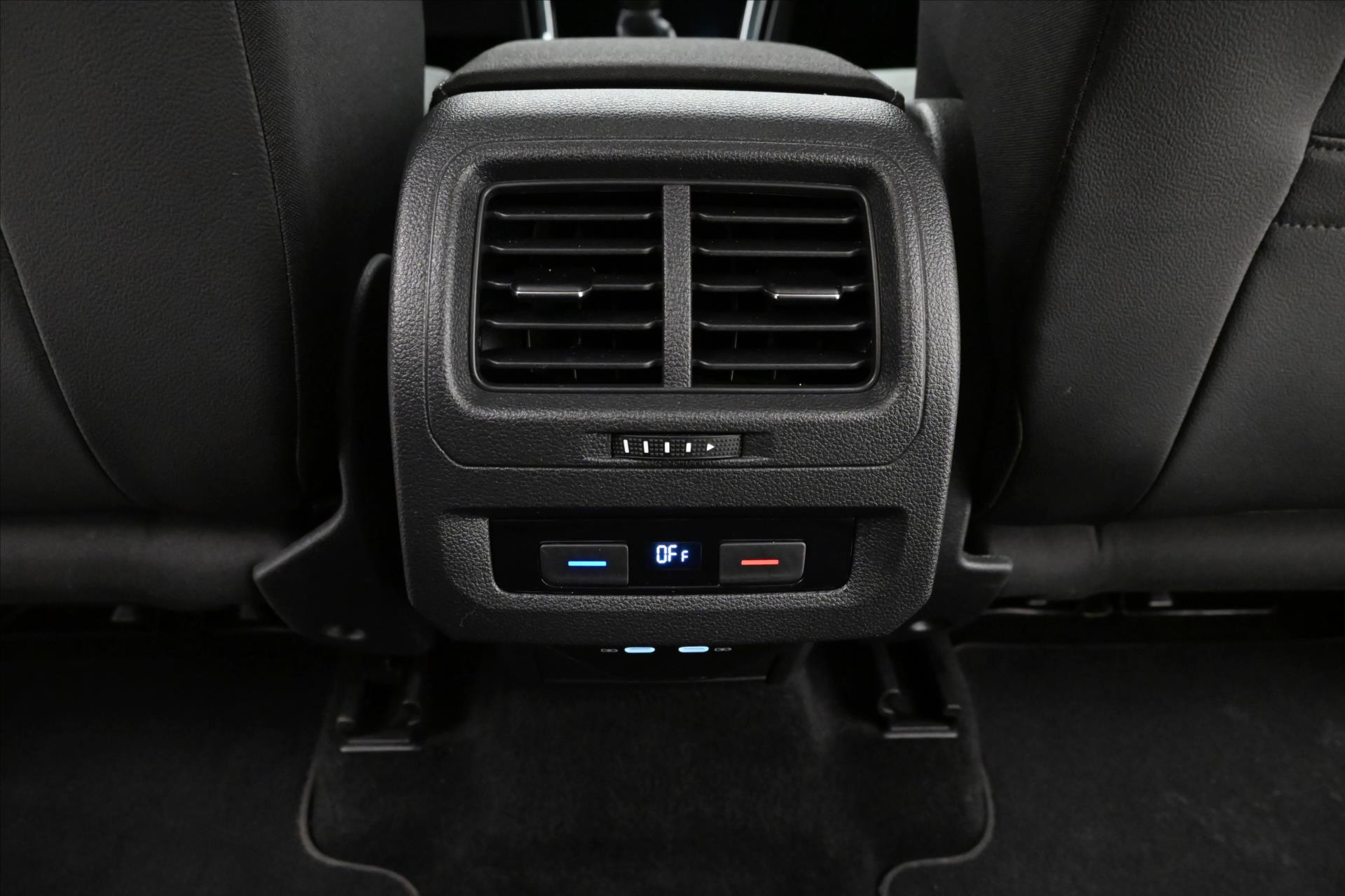 Hlavní fotografie vozu Volkswagen Touran 2,0 TDI 110kW DSG 7Míst Záruka až 5 let (23)