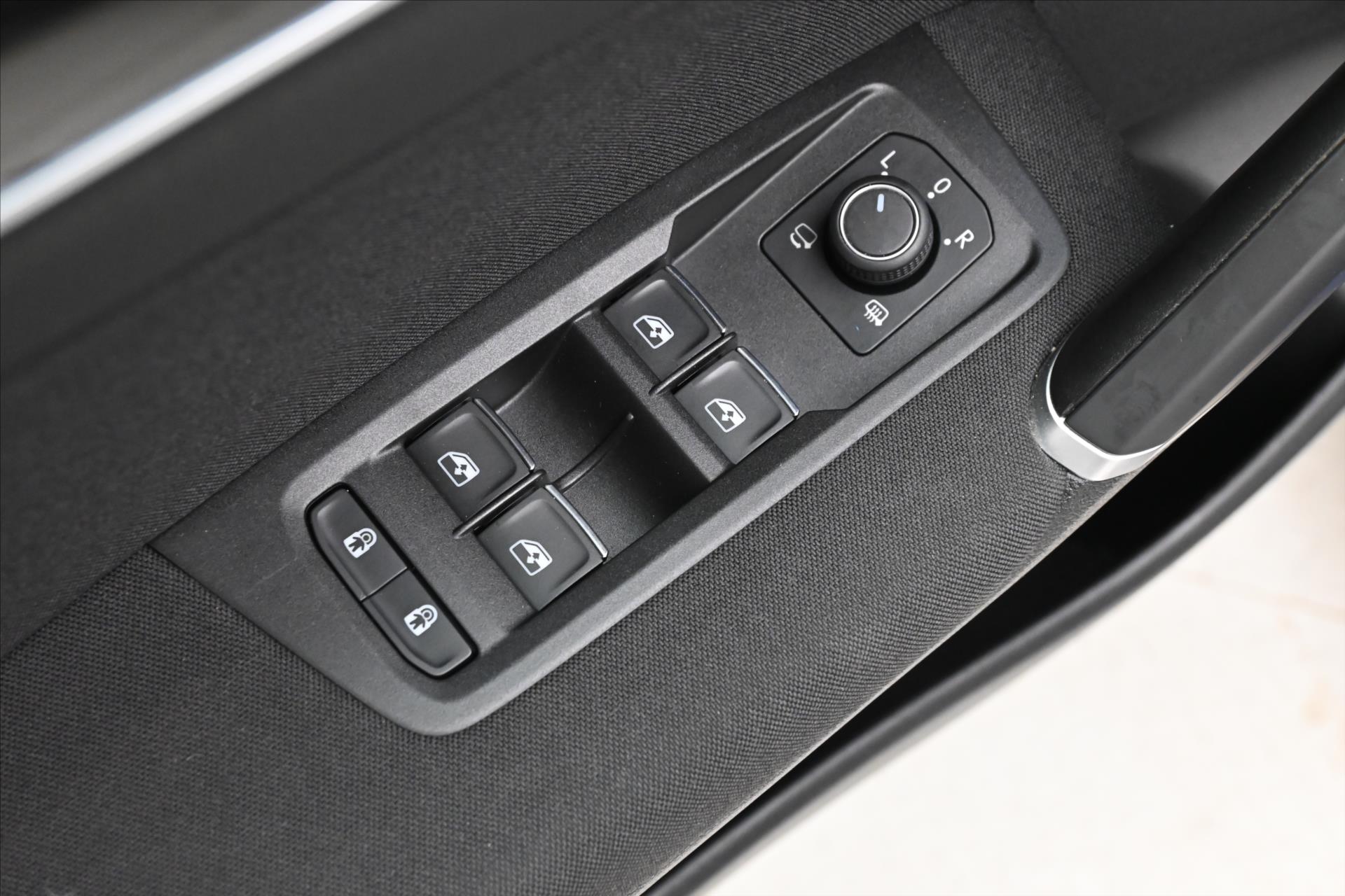 Hlavní fotografie vozu Volkswagen Touran 2,0 TDI 110kW DSG 7Míst Záruka až 5 let (27)