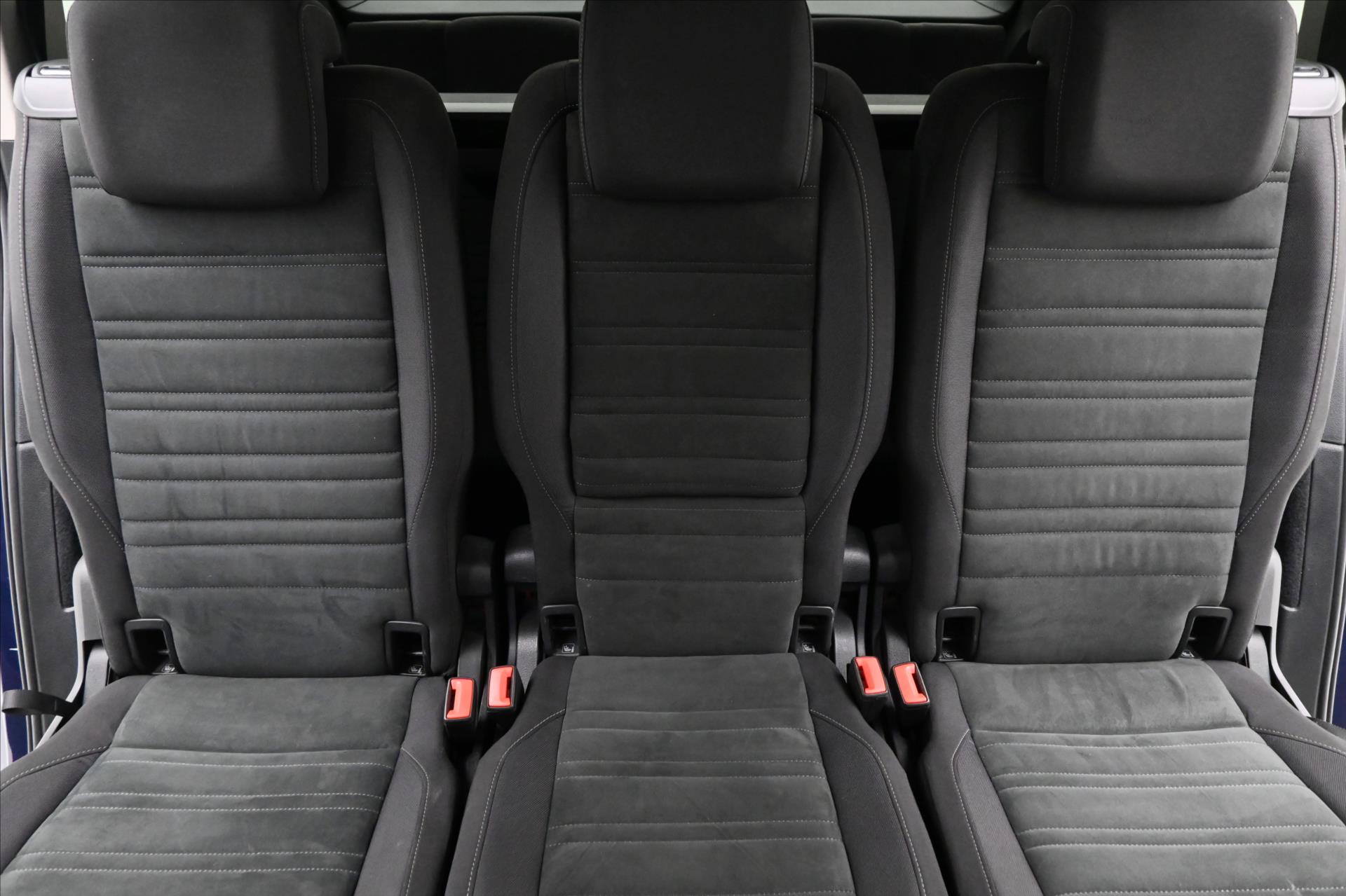 Hlavní fotografie vozu Volkswagen Touran 2,0 TDI 110kW DSG 7Míst Záruka až 5 let (30)