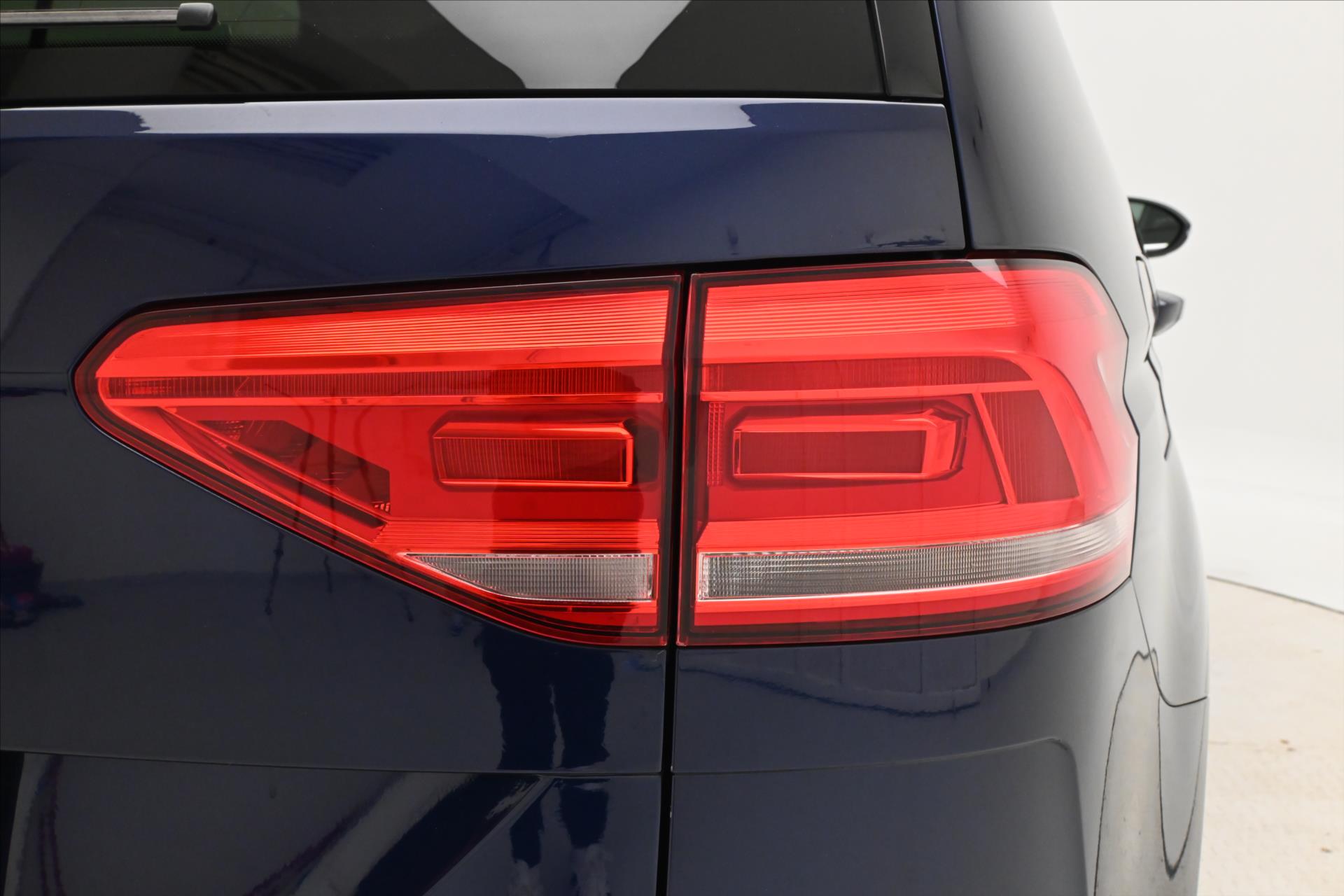 Hlavní fotografie vozu Volkswagen Touran 2,0 TDI 110kW DSG 7Míst Záruka až 5 let (34)