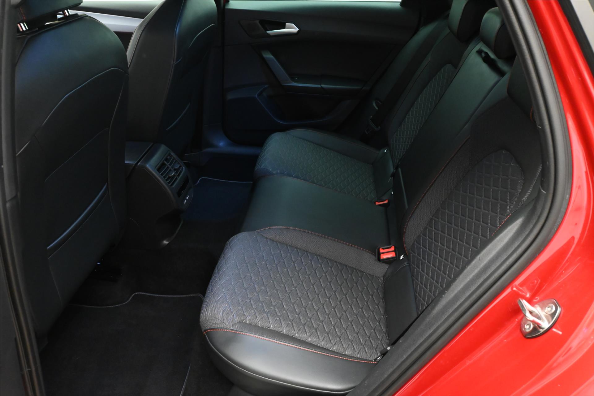 Main photo of the car Seat Leon 2.0 TDI 110 kW DSG FR Warranty up to 5 years (14)