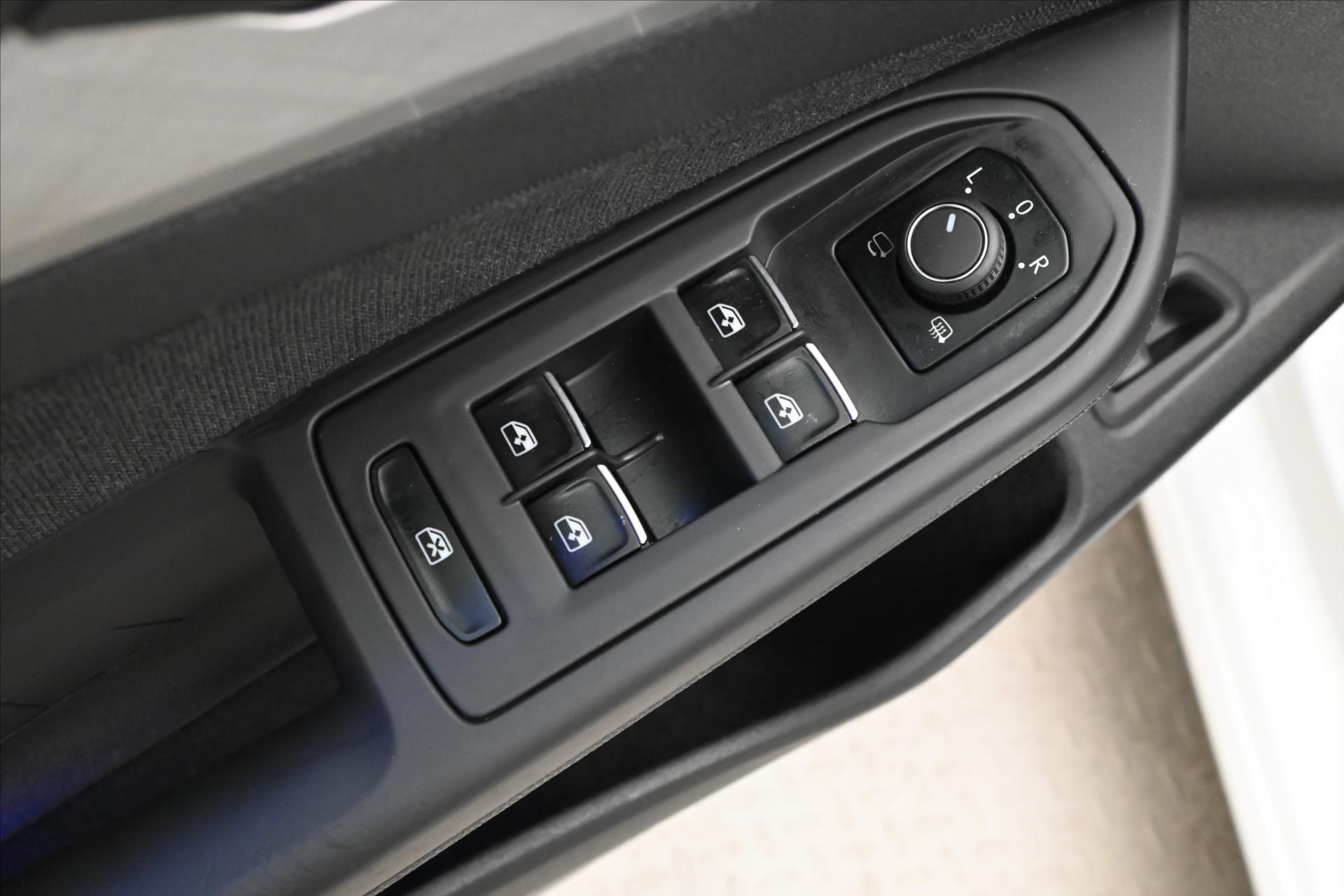 Hlavní fotografie vozu Volkswagen Golf 2,0 TDI 110 kW DSG Life Záruka až 5 let (25)