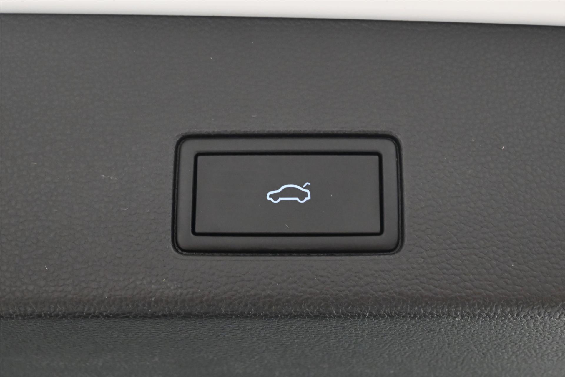 Hlavní fotografie vozu Volkswagen Golf 2,0 TDI 110 kW DSG Life Záruka až 5 let (27)