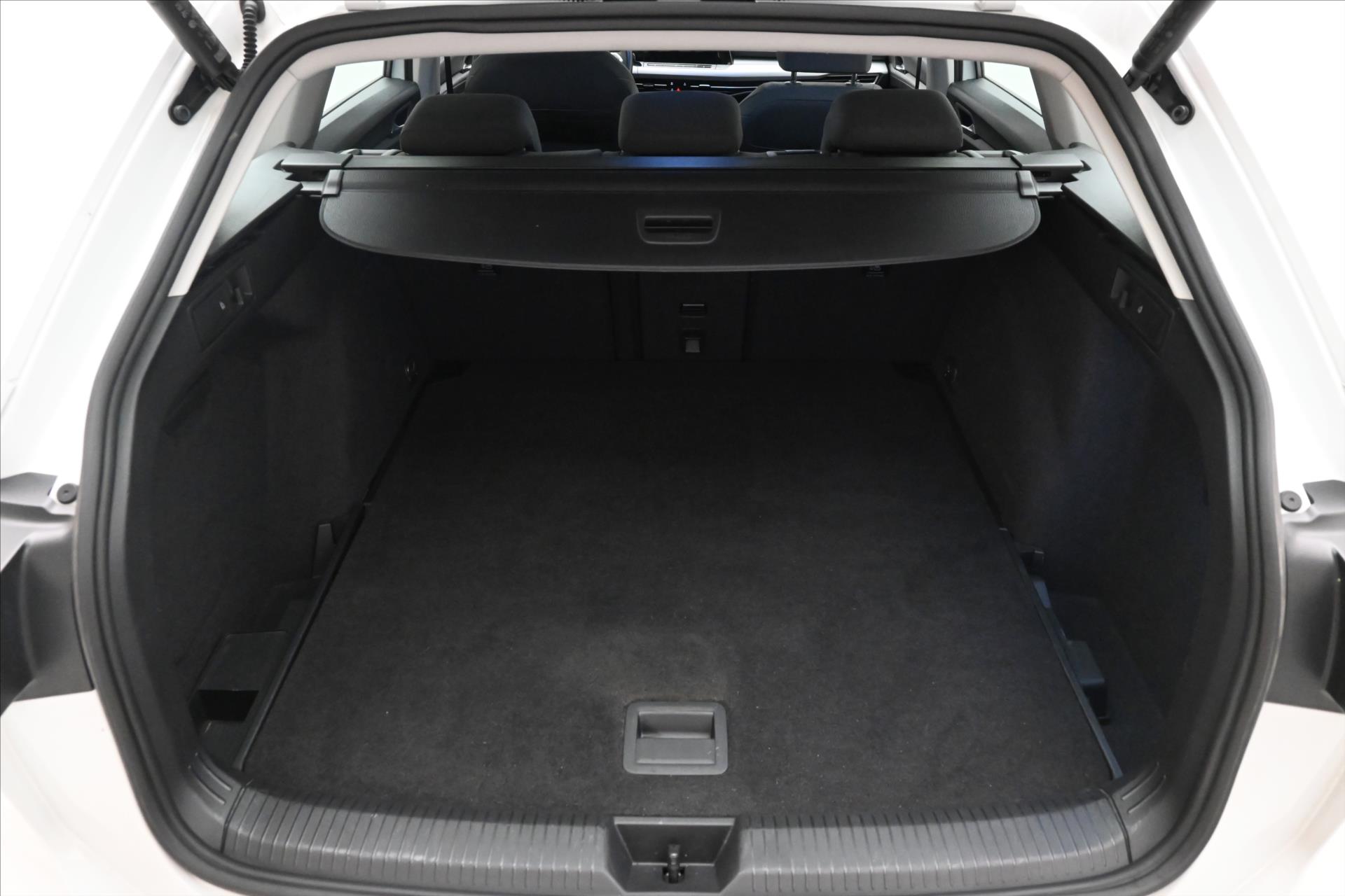Hlavní fotografie vozu Volkswagen Golf 2,0 TDI 110kW DSG Life Záruka až 5 let (10)