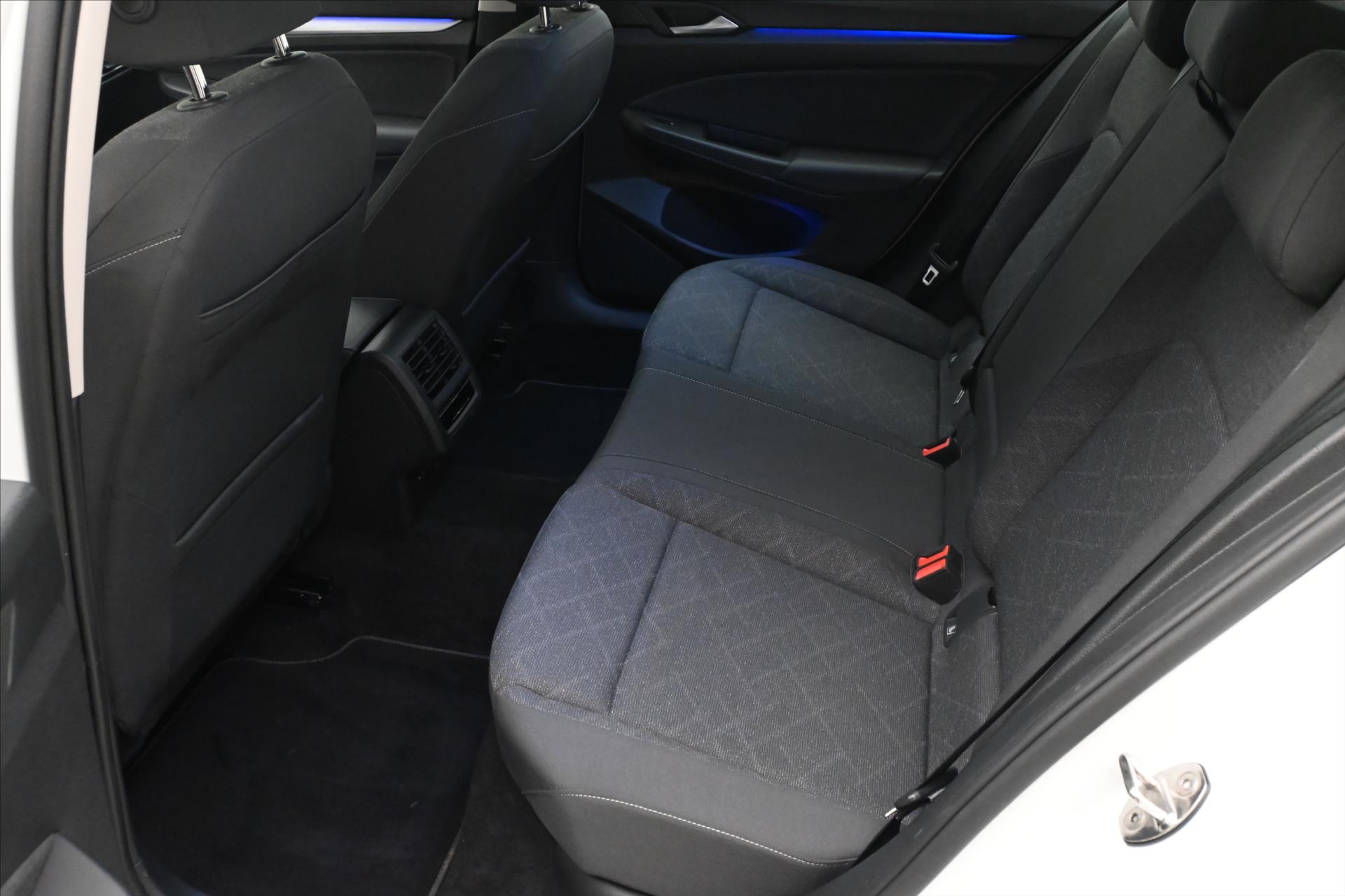 Hlavní fotografie vozu Volkswagen Golf 2,0 TDI 110kW DSG Life Záruka až 5 let (14)