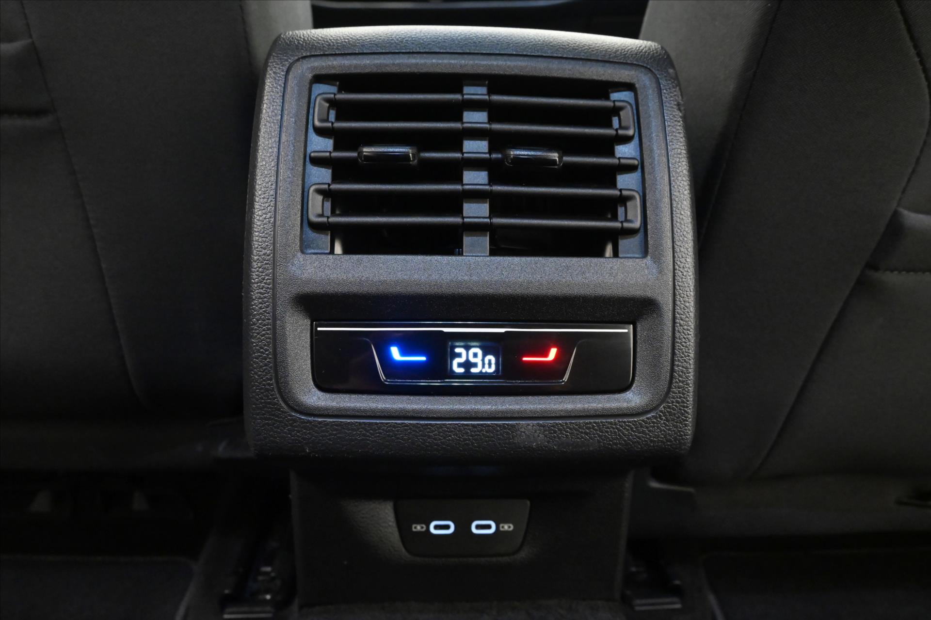 Hlavní fotografie vozu Volkswagen Golf 2,0 TDI 110kW DSG Life Záruka až 5 let (21)
