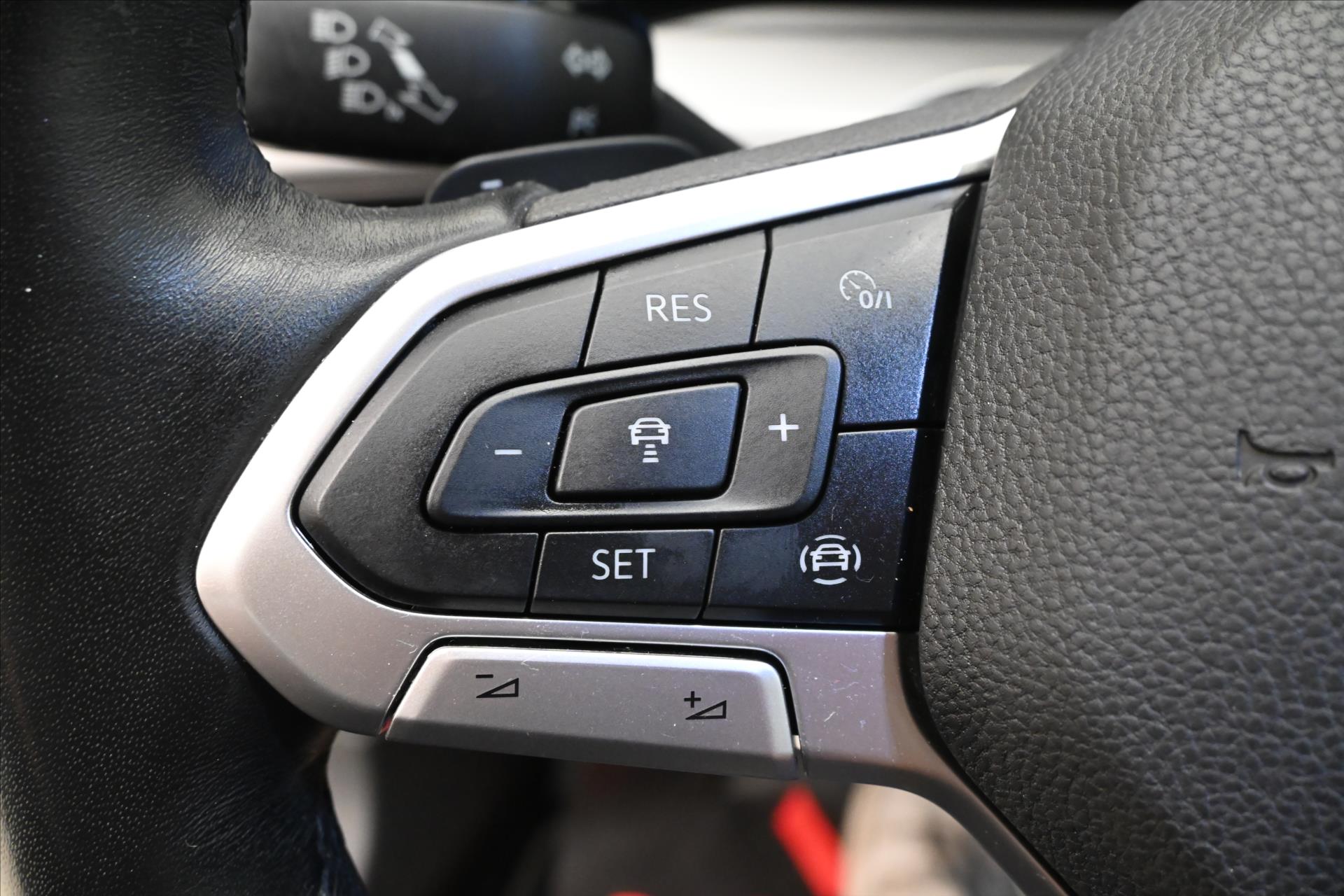 Hlavní fotografie vozu Volkswagen Golf 2,0 TDI 110kW DSG Life Záruka až 5 let (23)