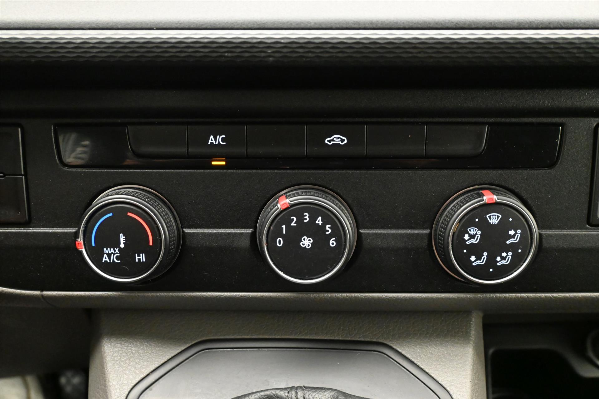 Hlavní fotografie vozu Volkswagen Transporter 2,0 TDI 110 kW DSG Long Záruka až 5 let (21)