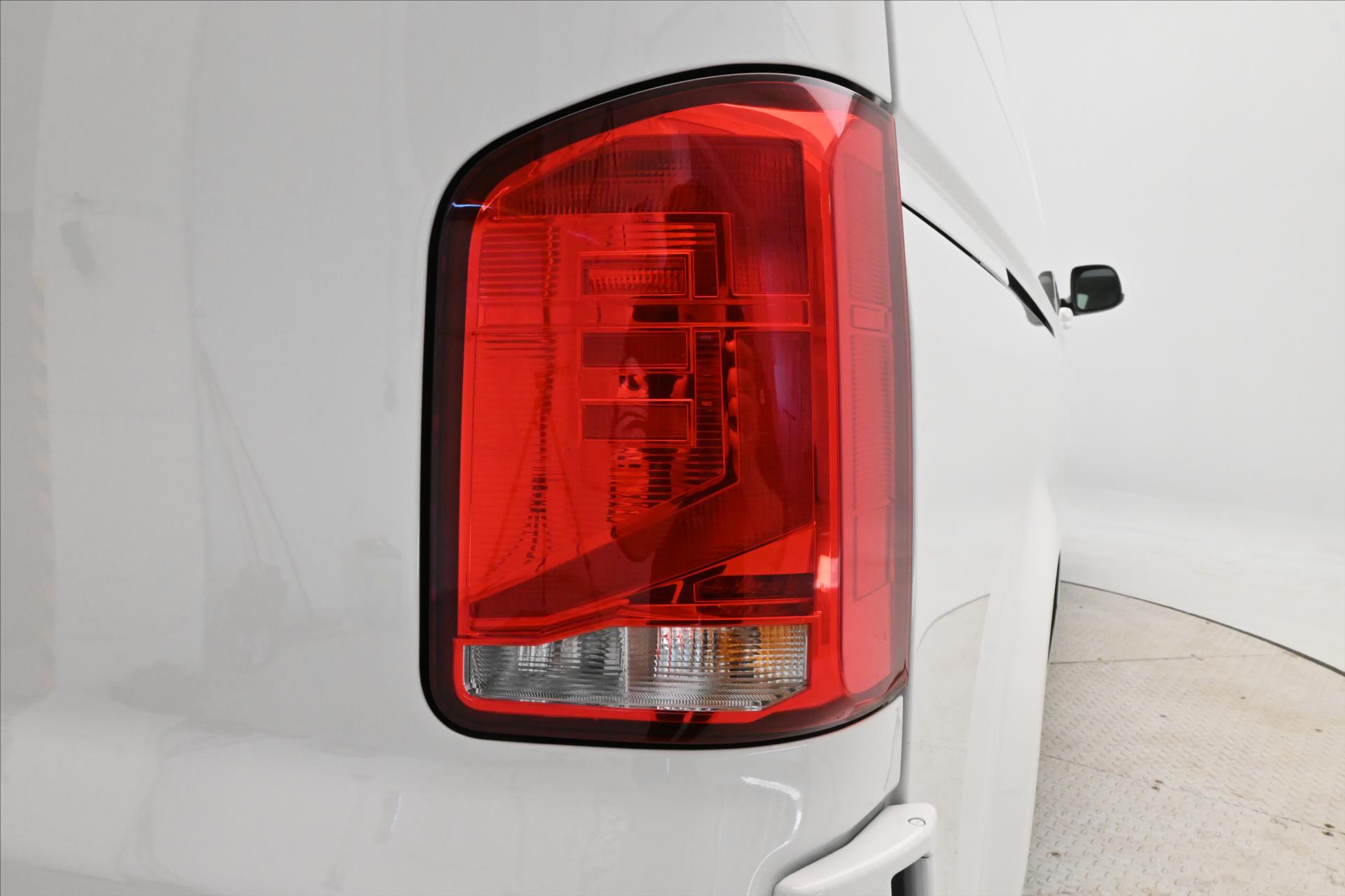 Hlavní fotografie vozu Volkswagen Transporter 2,0 TDI 110 kW DSG Long Záruka až 5 let (29)