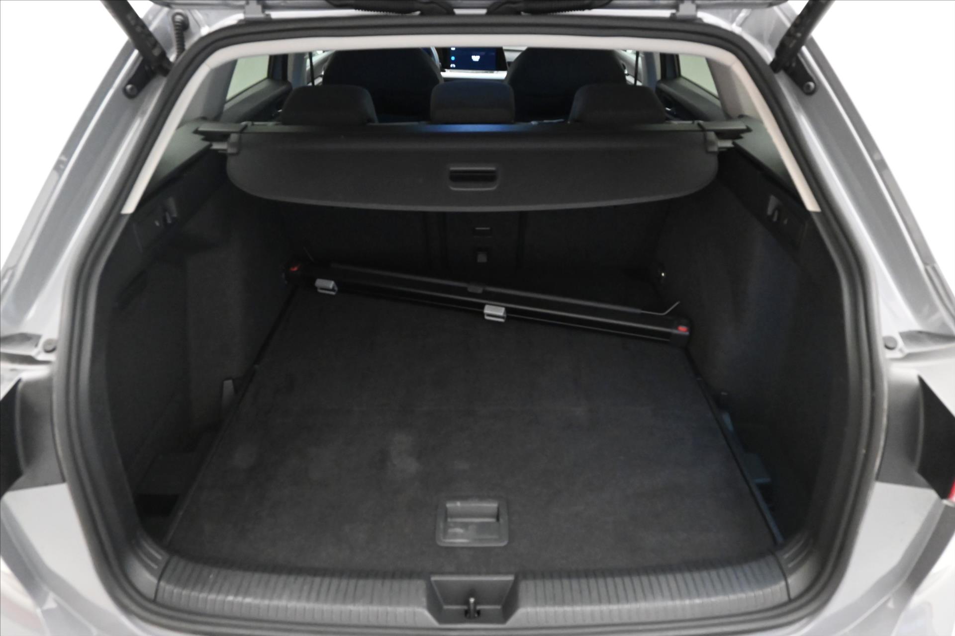 Main photo of the car Volkswagen Golf 2.0 TDI 110 kW DSG Life Warranty up to 5 years (10)