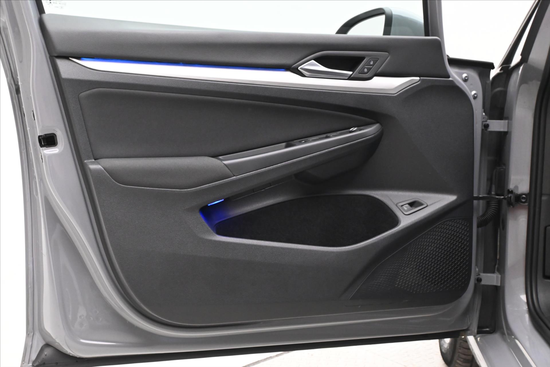 Main photo of the car Volkswagen Golf 2.0 TDI 110 kW DSG Life Warranty up to 5 years (23)