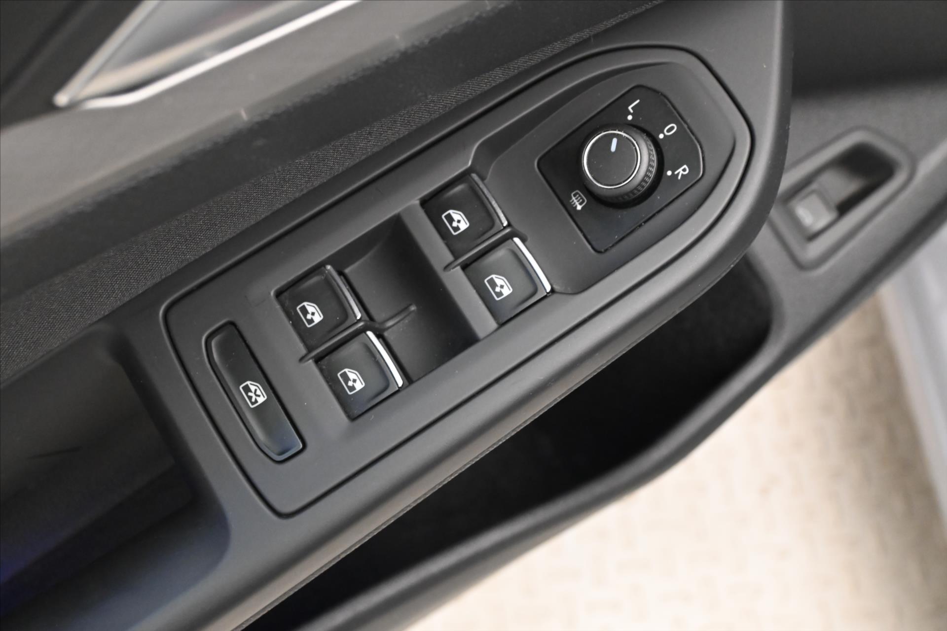 Main photo of the car Volkswagen Golf 2.0 TDI 110 kW DSG Life Warranty up to 5 years (24)