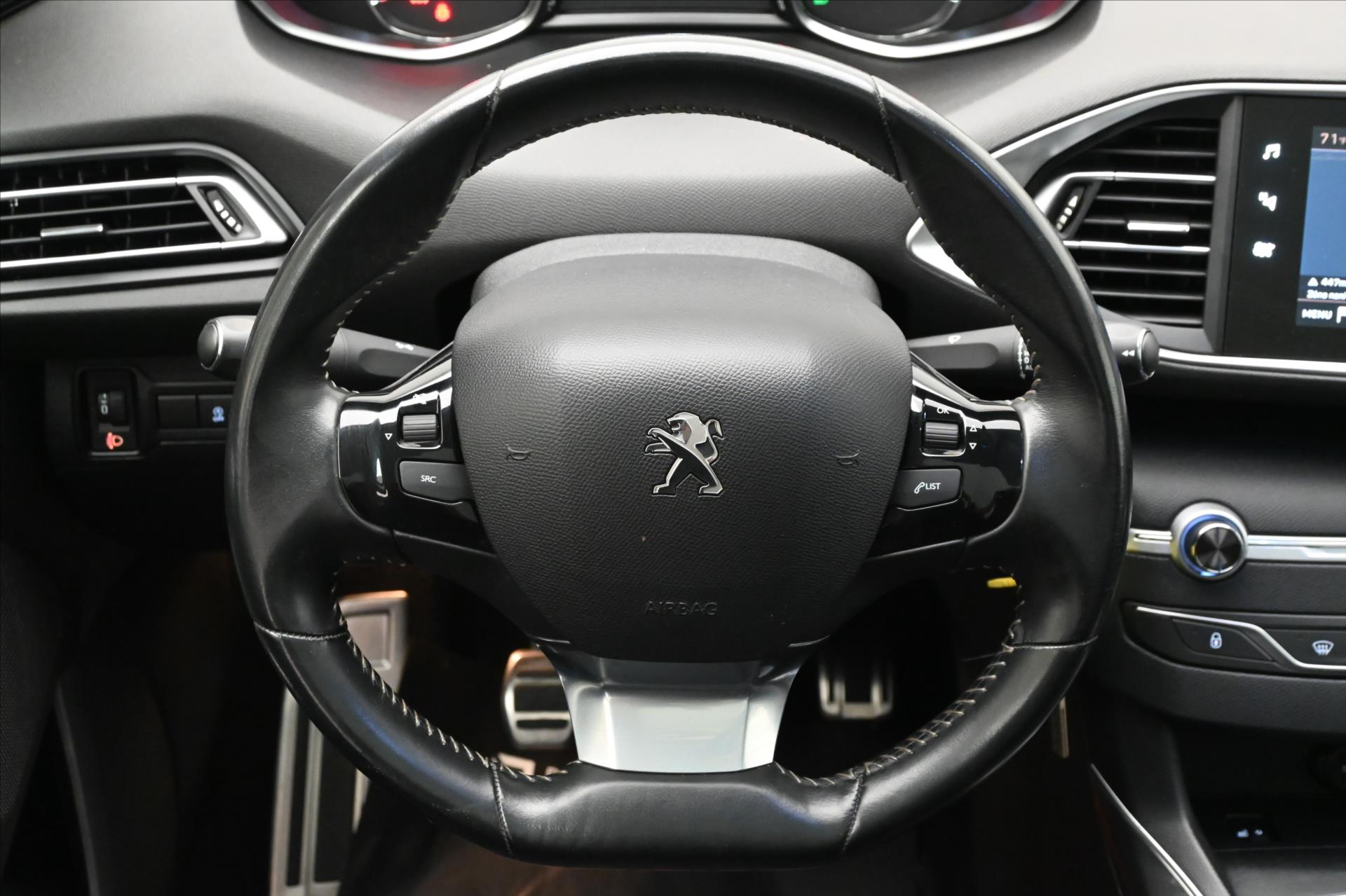 Hlavní fotografie vozu Peugeot 308 1,5 96kW BlueHDi 130SW Záruka až 5 let (18)