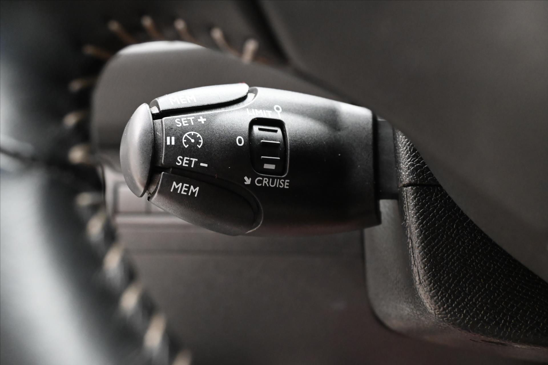 Hlavní fotografie vozu Peugeot 308 1,5 96kW BlueHDi 130SW Záruka až 5 let (23)