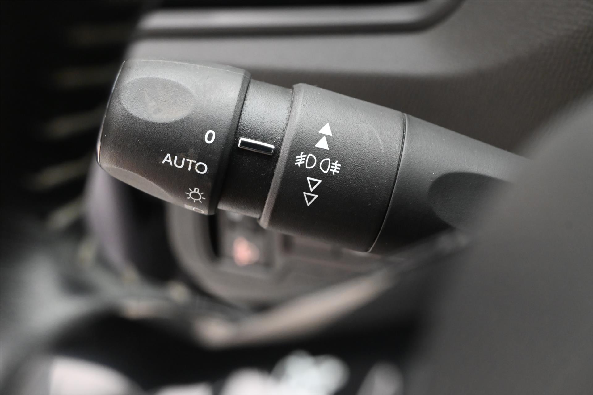 Hlavní fotografie vozu Peugeot 308 1,5 96kW BlueHDi 130SW Záruka až 5 let (26)