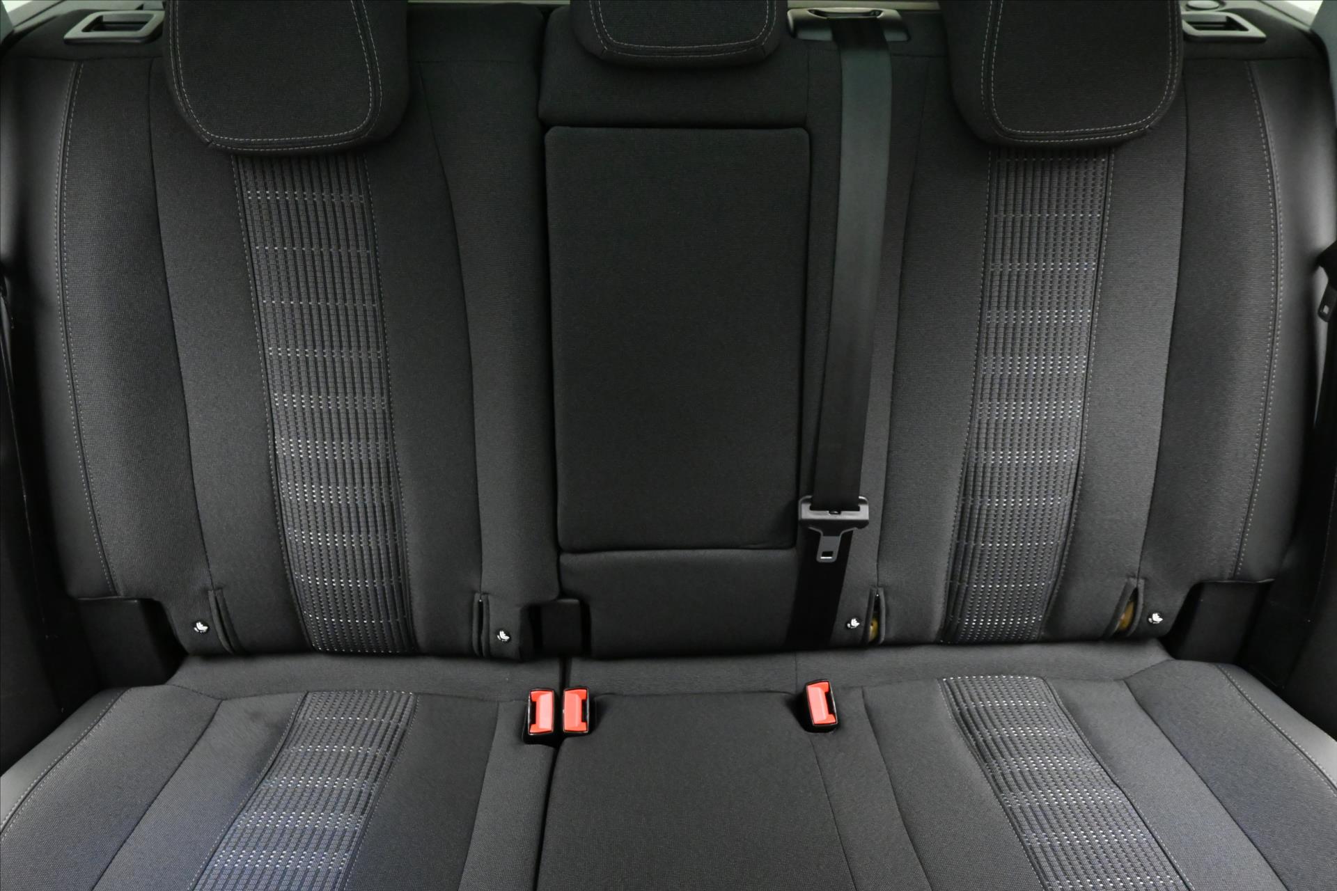 Hlavní fotografie vozu Peugeot 308 1,5 96kW BlueHDi 130SW Záruka až 5 let (27)