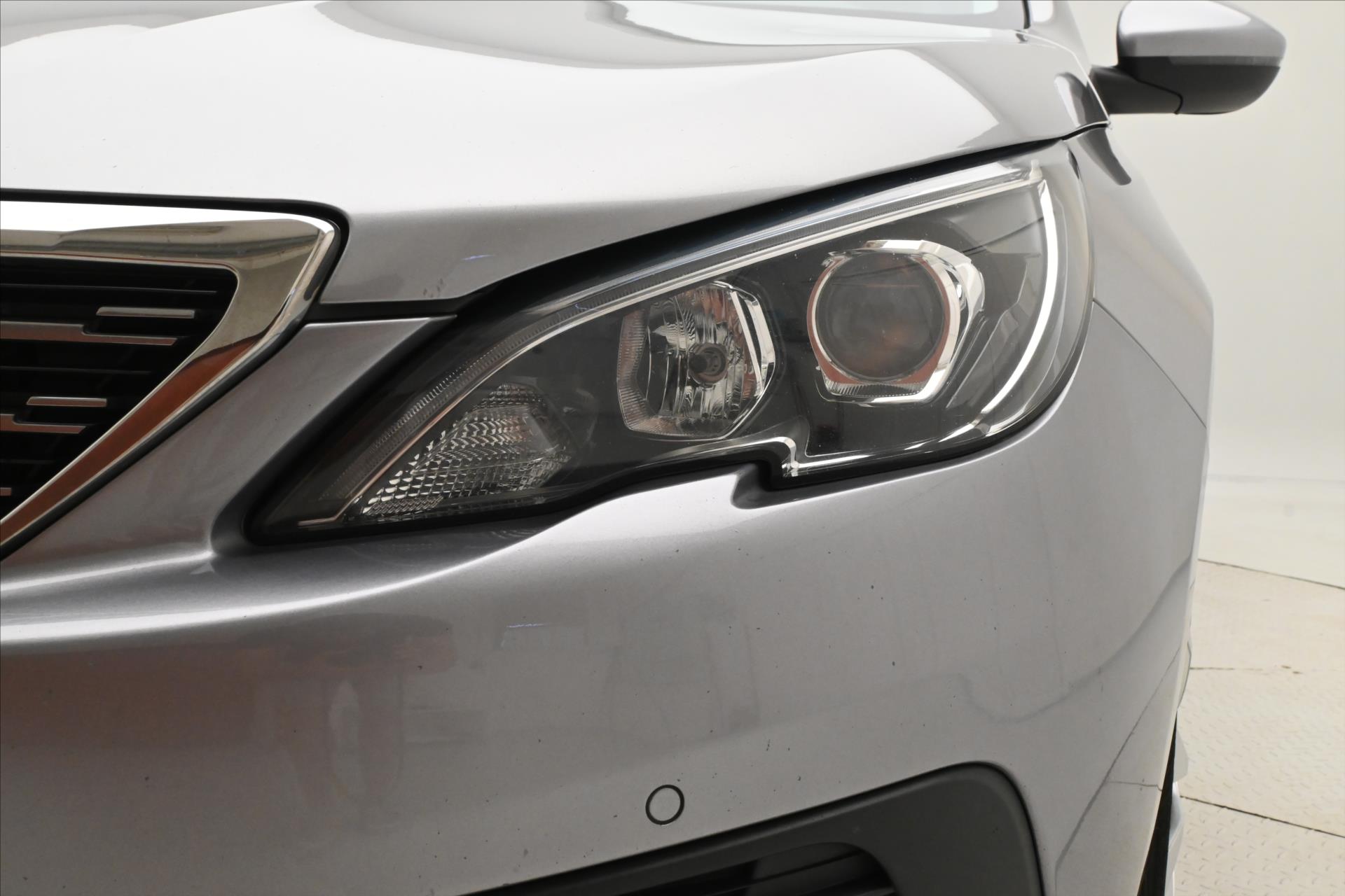 Hlavní fotografie vozu Peugeot 308 1,5 96kW BlueHDi 130SW Záruka až 5 let (28)