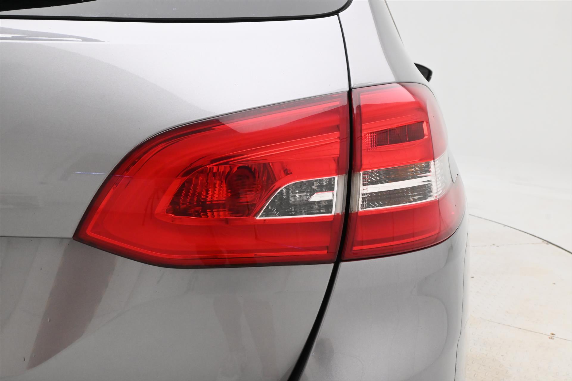 Hlavní fotografie vozu Peugeot 308 1,5 96kW BlueHDi 130SW Záruka až 5 let (29)