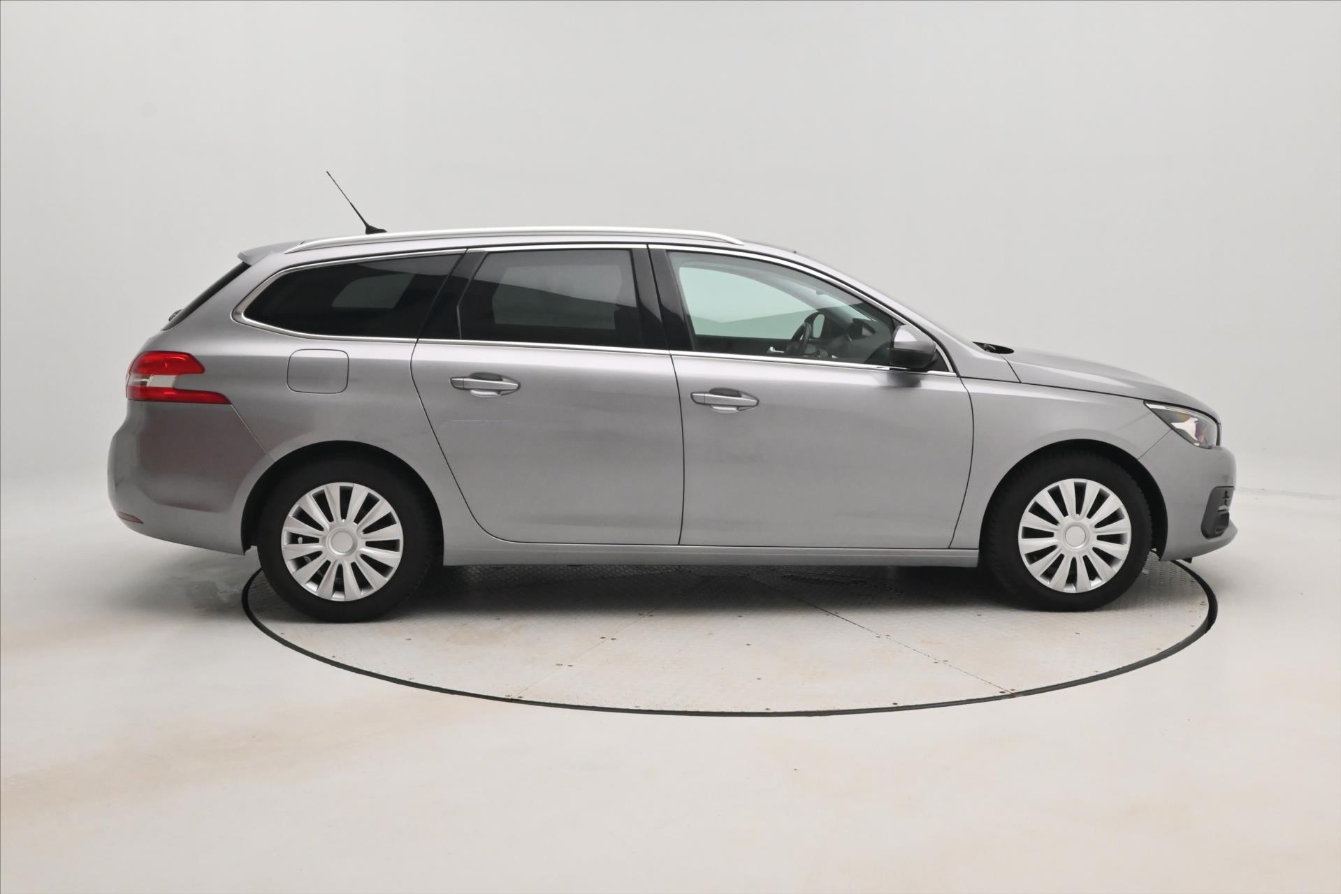 Hlavní fotografie vozu Peugeot 308 1,5 96kW BlueHDi 130SW Záruka až 5 let (4)