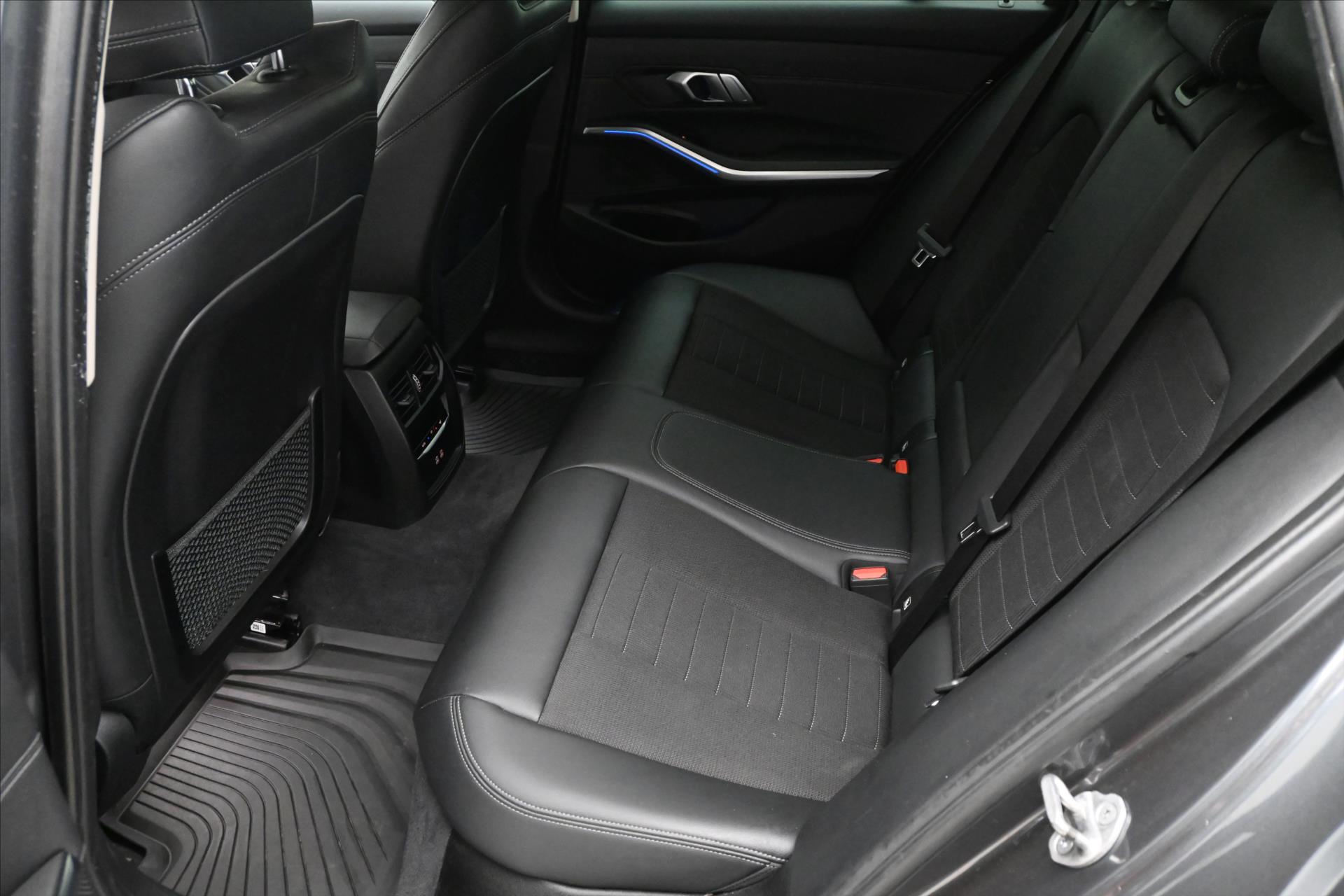 Hlavní fotografie vozu BMW Řada 3 2,0 320d 140 kW Steptronic Záruka až 5 let (14)