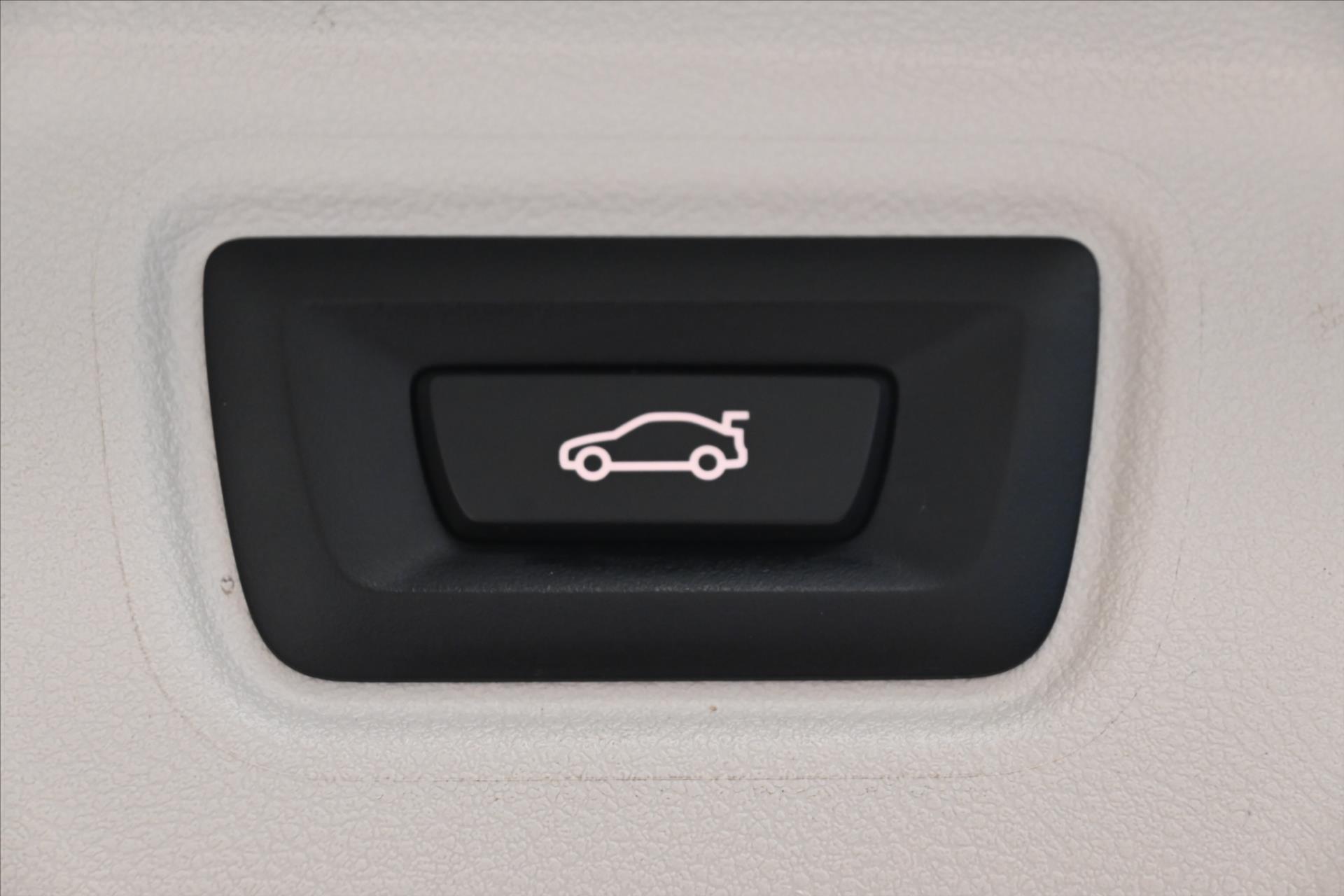 Hlavní fotografie vozu BMW Řada 3 2,0 320d 140kW Steptronic Záruka až 5 let (28)