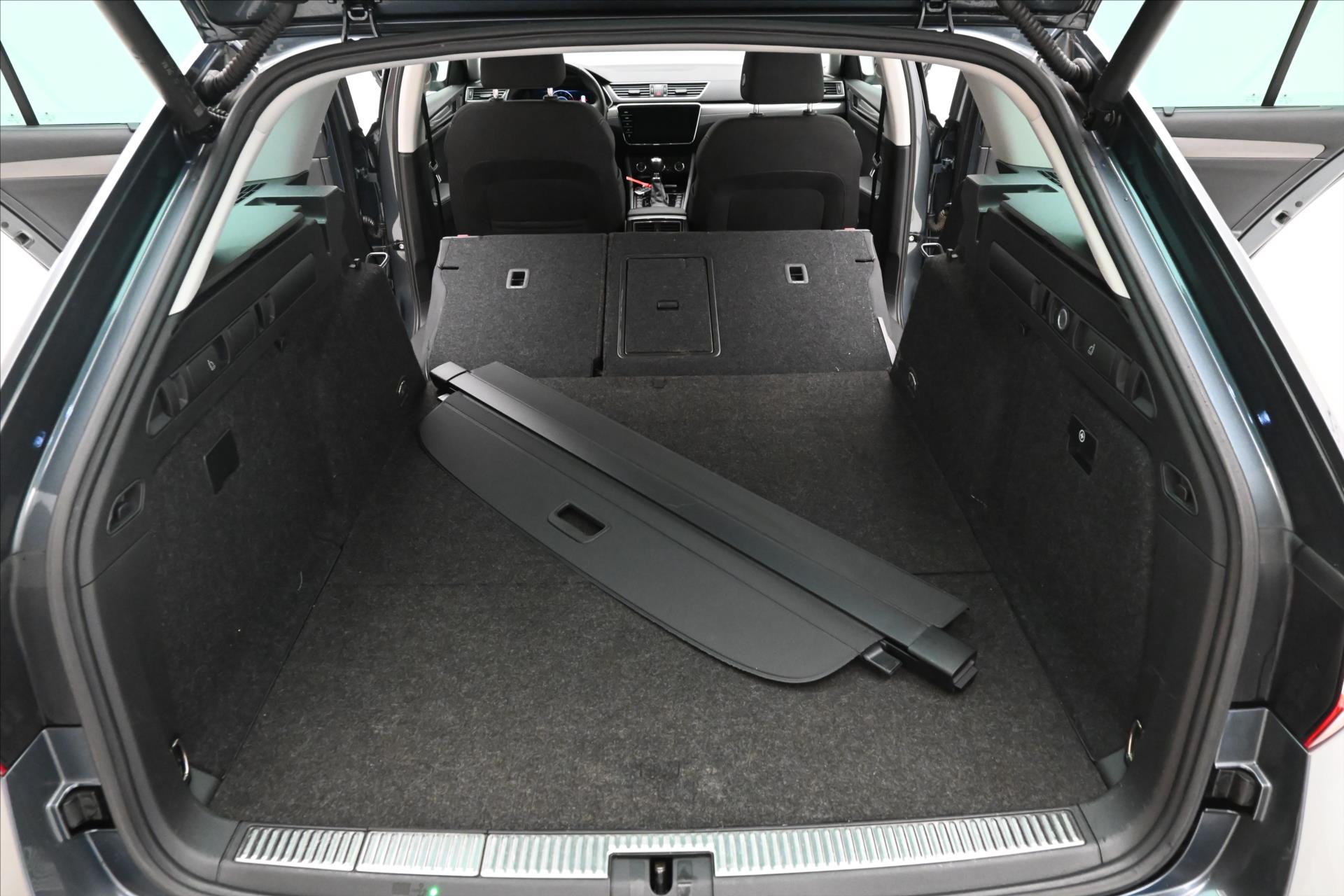 Hlavní fotografie vozu Škoda Superb 1,4 TSI iV 160 kW DSG Style Záruka až 5 let (11)