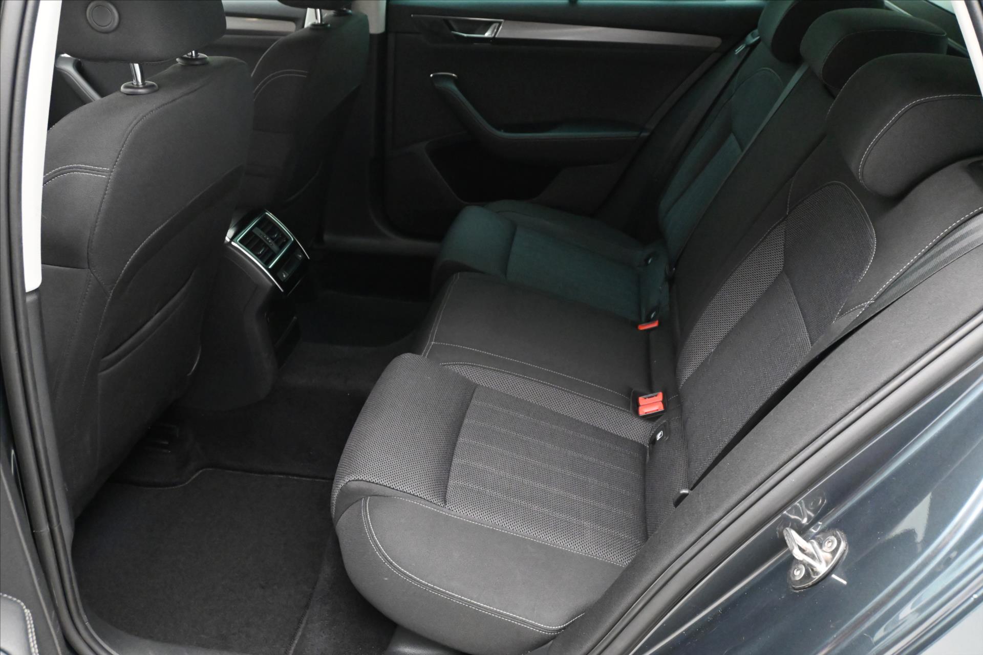 Hlavní fotografie vozu Škoda Superb 1,4 TSI iV 160 kW DSG Style Záruka až 5 let (14)