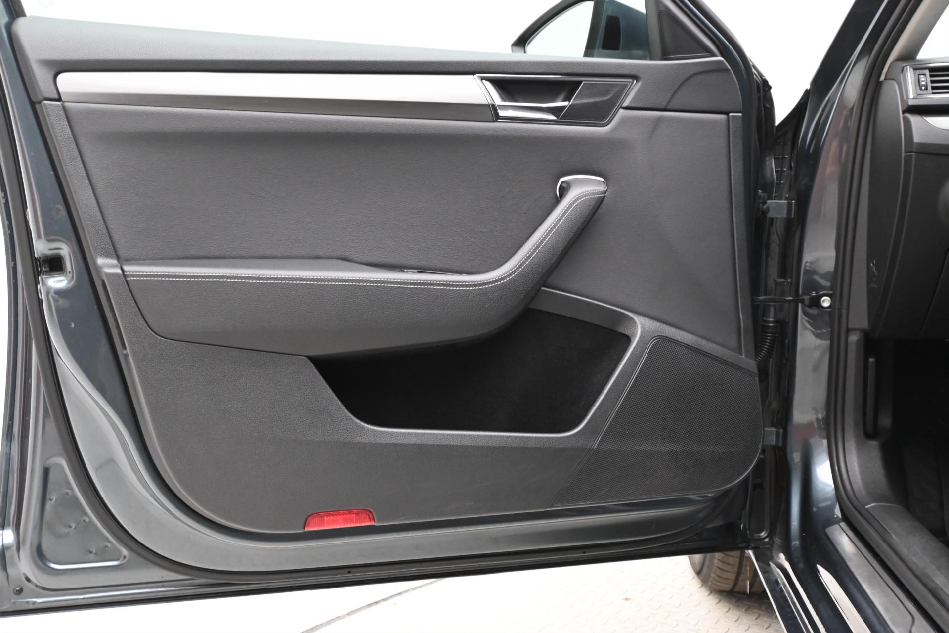 Hlavní fotografie vozu Škoda Superb 1,4 TSI iV 160 kW DSG Style Záruka až 5 let (25)