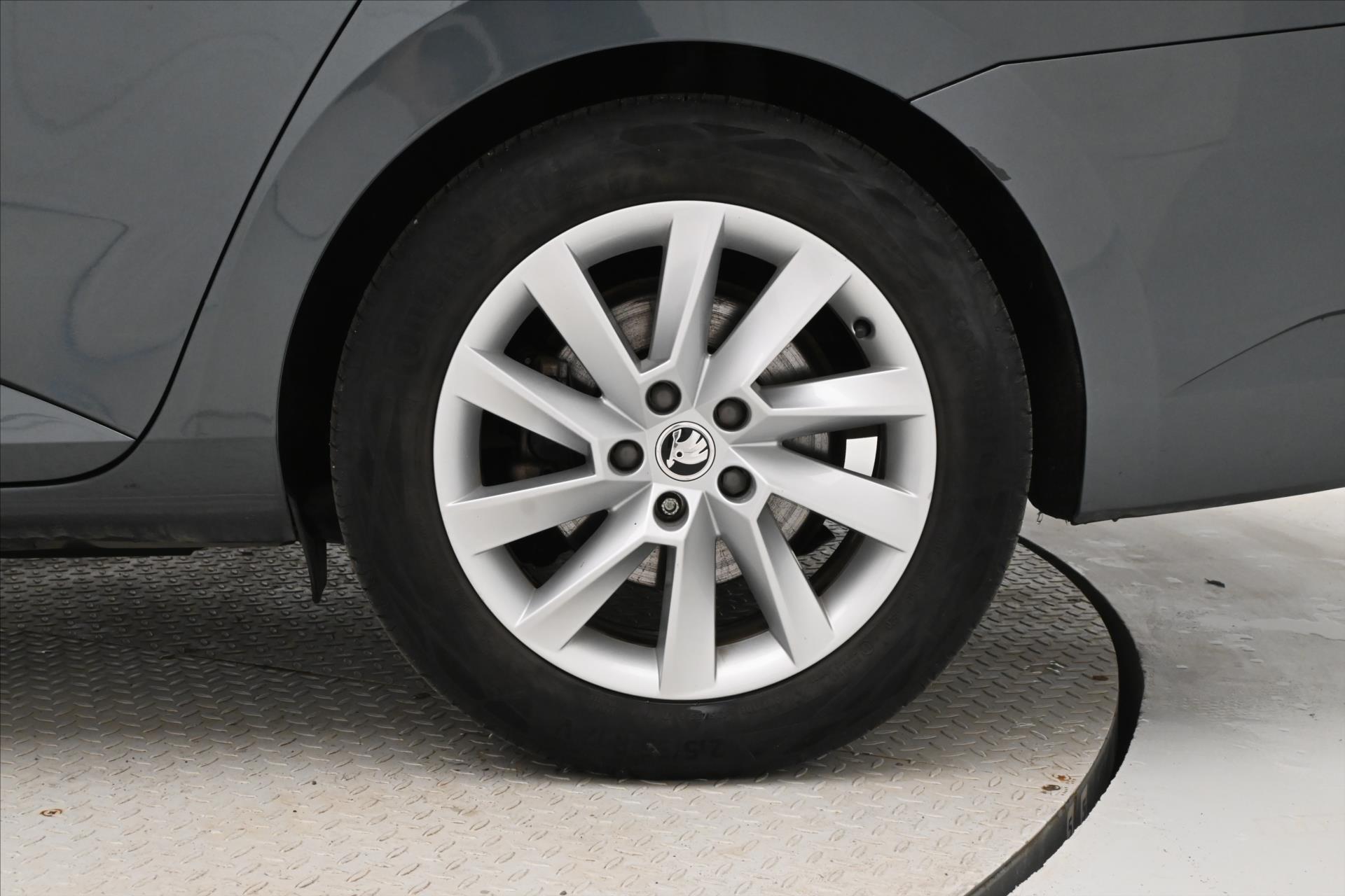 Hlavní fotografie vozu Škoda Superb 1,4 TSI iV 160 kW DSG Style Záruka až 5 let (33)