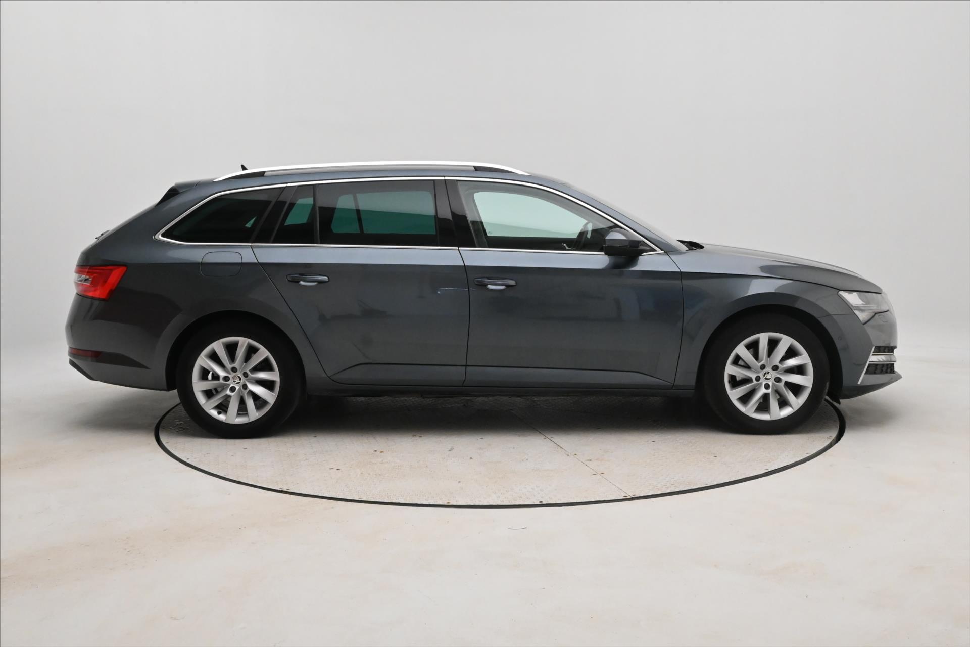 Hlavní fotografie vozu Škoda Superb 1,4 TSI iV 160 kW DSG Style Záruka až 5 let (4)