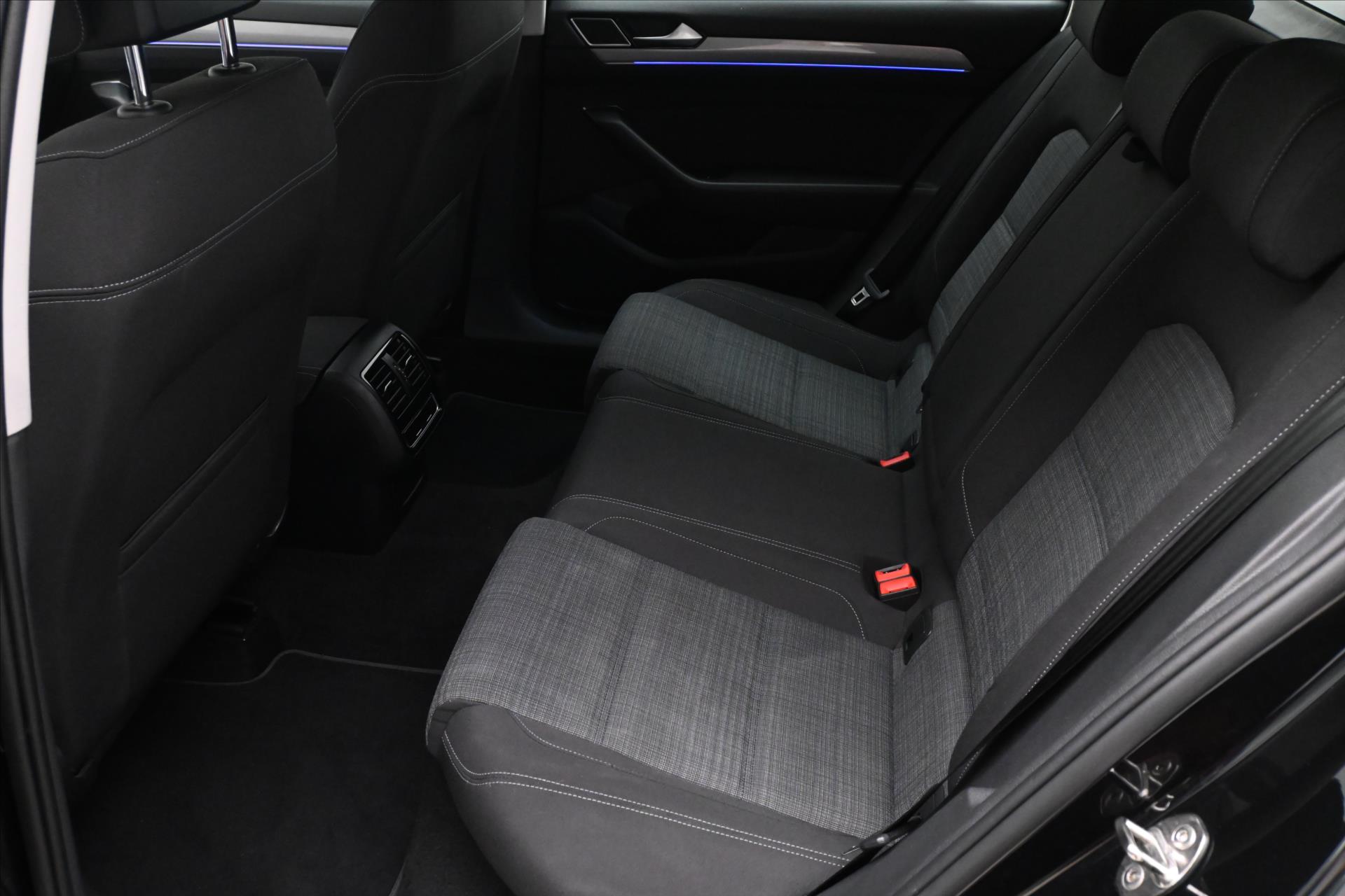 Hlavní fotografie vozu Volkswagen Passat 2,0 TDI 110 kW DSG Business Záruka až 5 let (14)