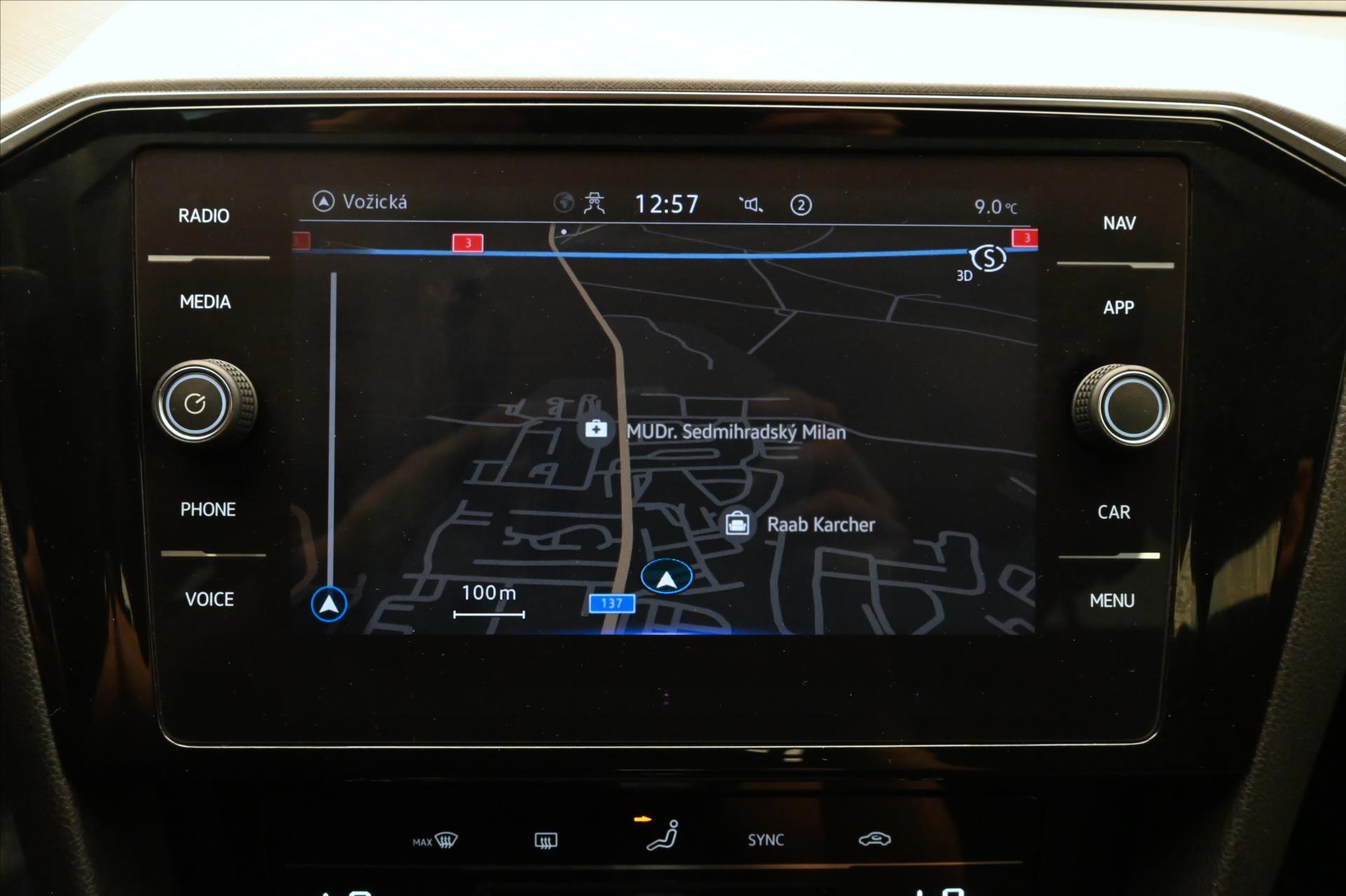 Hlavní fotografie vozu Volkswagen Passat 2,0 TDI 110 kW DSG Business Záruka až 5 let (19)