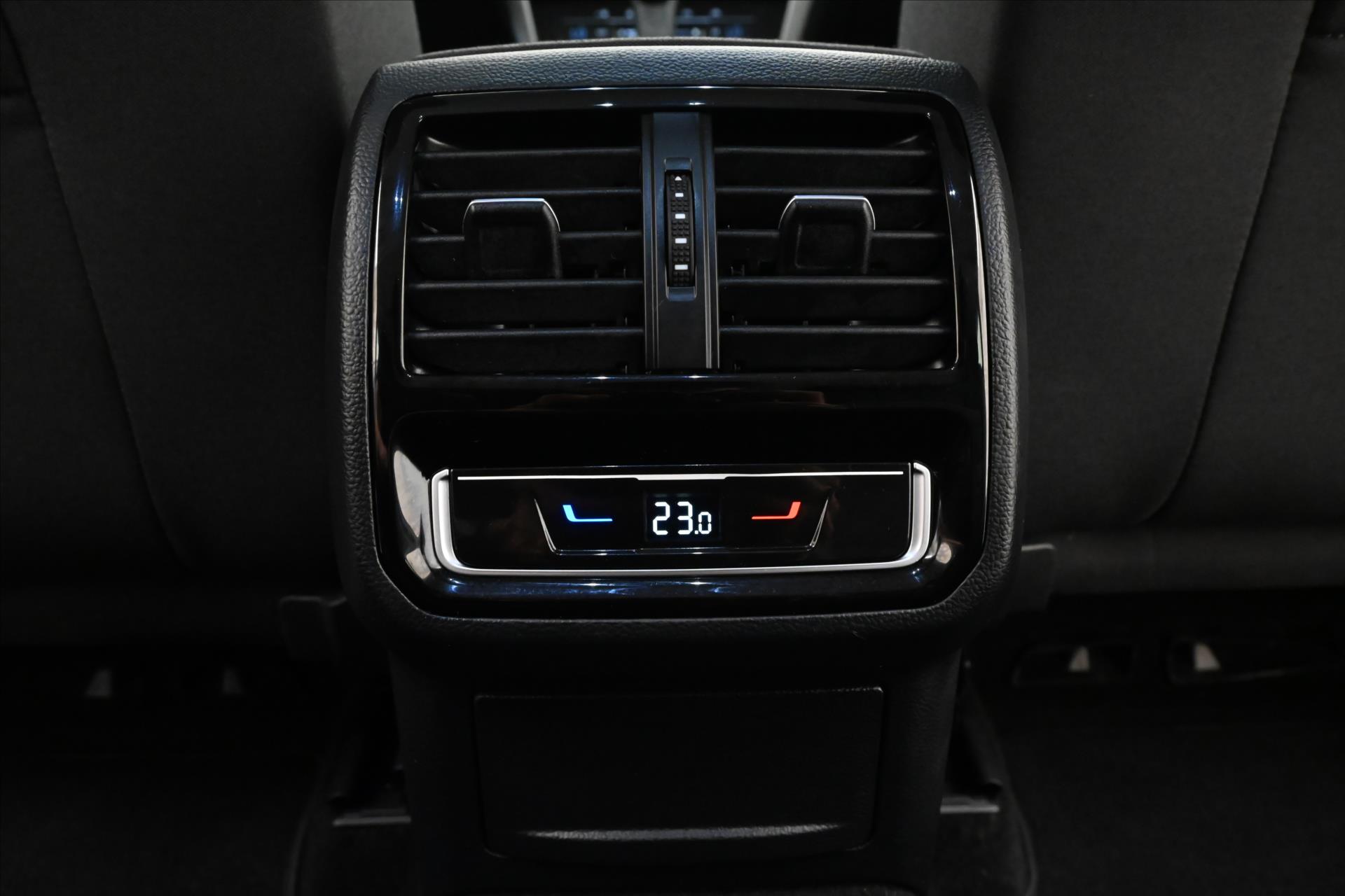 Hlavní fotografie vozu Volkswagen Passat 2,0 TDI 110 kW DSG Business Záruka až 5 let (22)