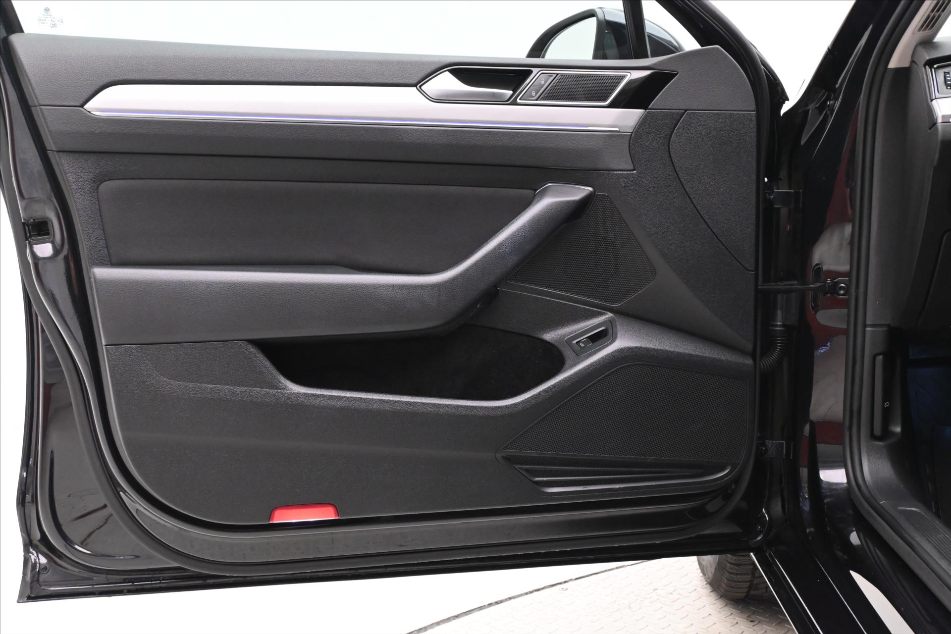 Hlavní fotografie vozu Volkswagen Passat 2,0 TDI 110 kW DSG Business Záruka až 5 let (25)