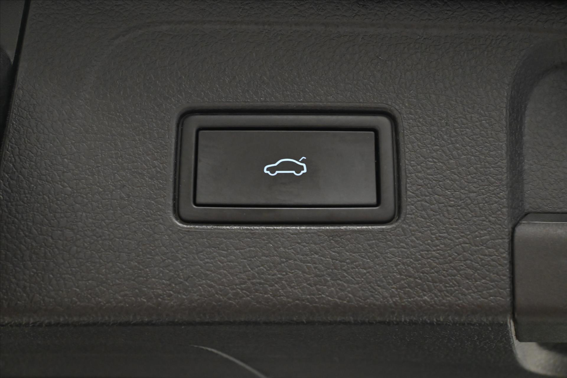 Hlavní fotografie vozu Volkswagen Passat 2,0 TDI 110 kW DSG Business Záruka až 5 let (28)