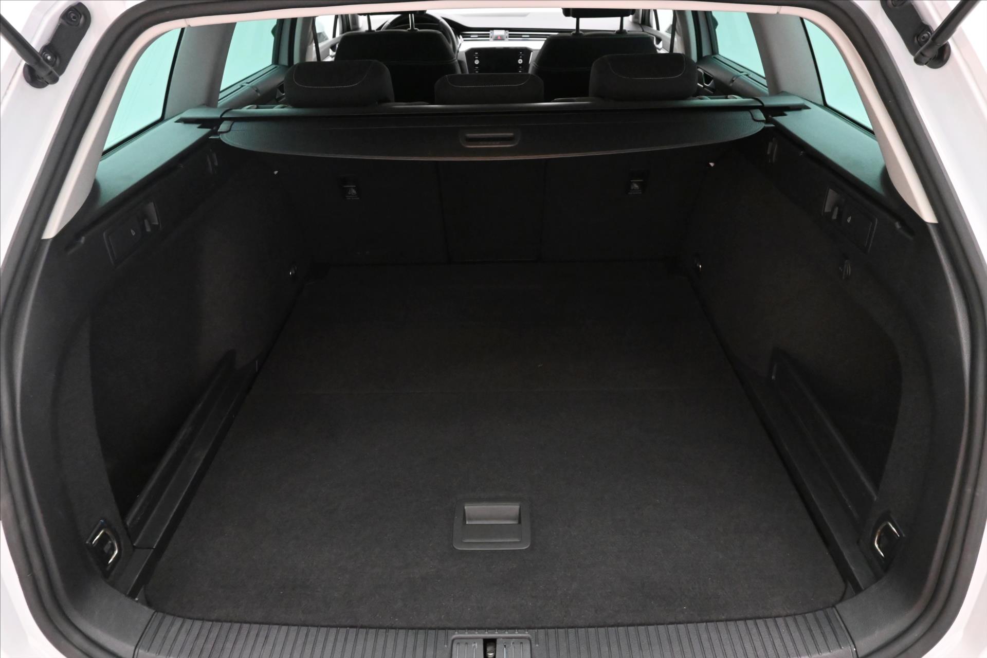 Hlavní fotografie vozu Volkswagen Passat 2,0 TDI 110 kW DSG Business Záruka až 5 let (10)