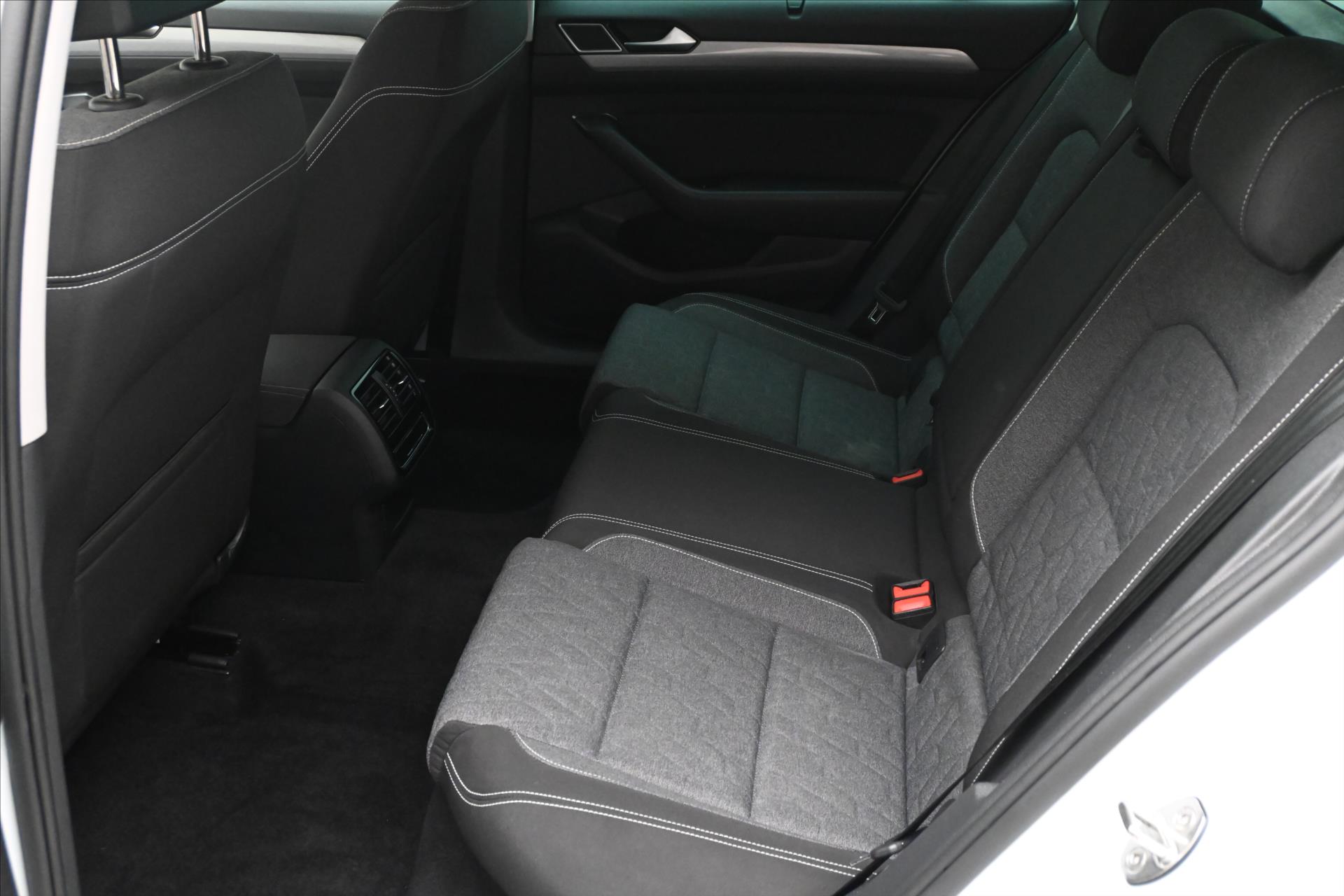 Hlavní fotografie vozu Volkswagen Passat 2,0 TDI 110 kW DSG Business Záruka až 5 let (14)