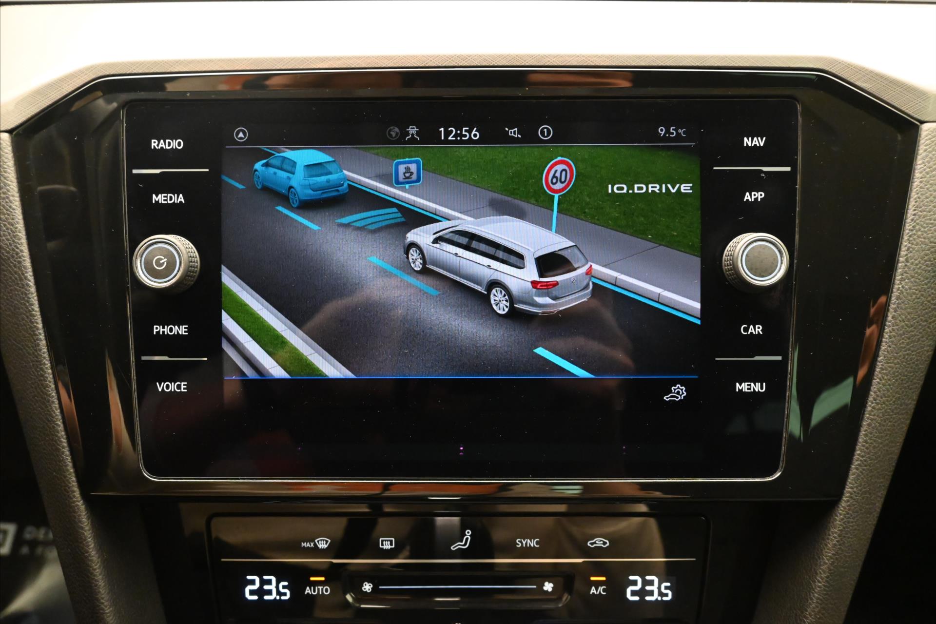 Hlavní fotografie vozu Volkswagen Passat 2,0 TDI 110 kW DSG Business Záruka až 5 let (19)