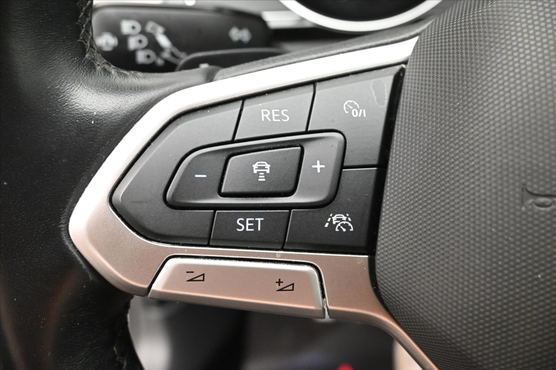 Hlavní fotografie vozu Volkswagen Passat 2,0 TDI 110 kW DSG Business Záruka až 5 let (24)