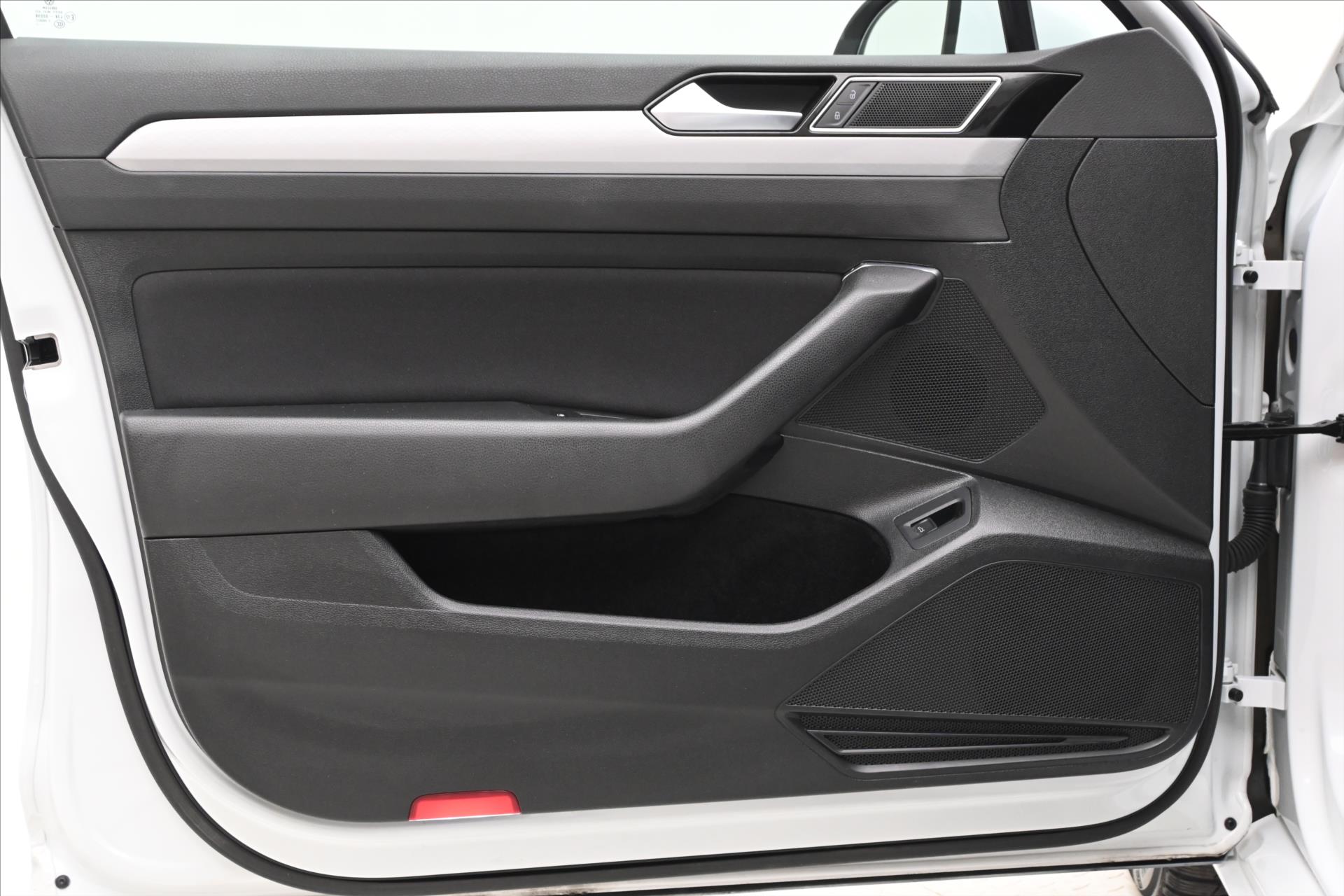 Hlavní fotografie vozu Volkswagen Passat 2,0 TDI 110 kW DSG Business Záruka až 5 let (25)