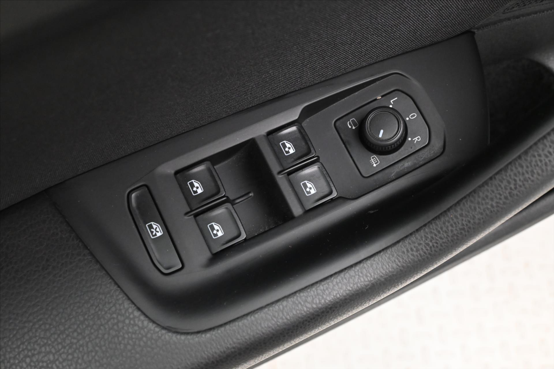 Hlavní fotografie vozu Volkswagen Passat 2,0 TDI 110 kW DSG Business Záruka až 5 let (26)