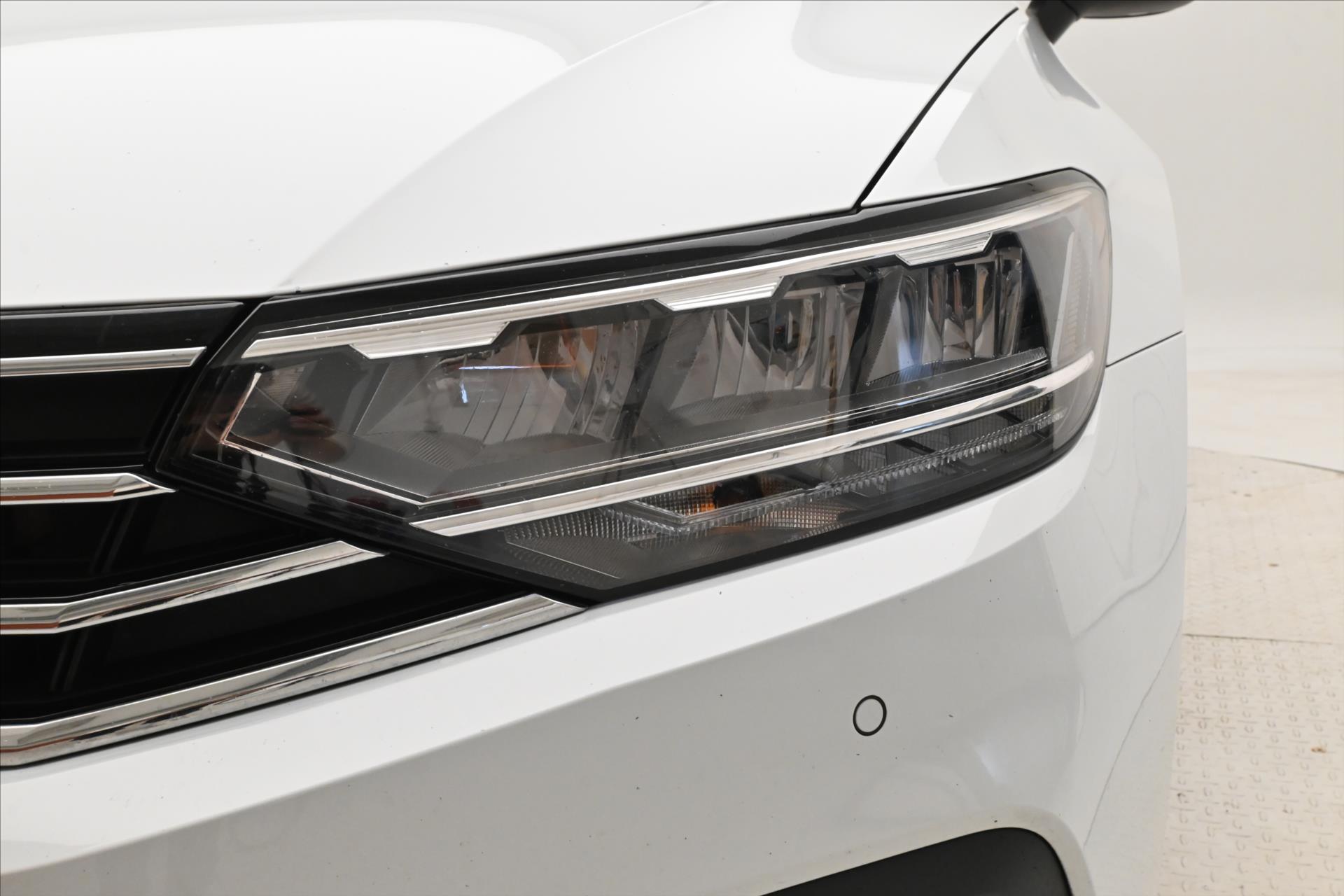 Hlavní fotografie vozu Volkswagen Passat 2,0 TDI 110 kW DSG Business Záruka až 5 let (29)