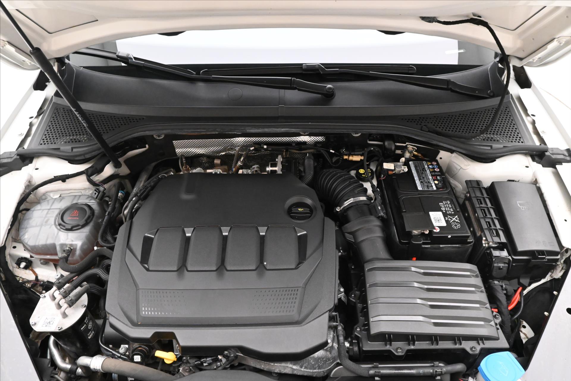 Hlavní fotografie vozu Volkswagen Passat 2,0 TDI 110 kW DSG Business Záruka až 5 let (9)