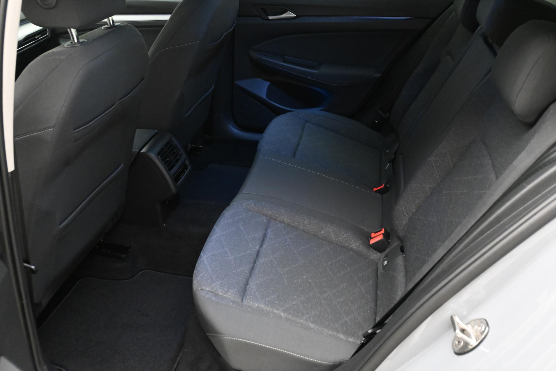 Hlavní fotografie vozu Volkswagen Golf 2,0 TDI 110 KW DSG Life Záruka až 5 let (14)