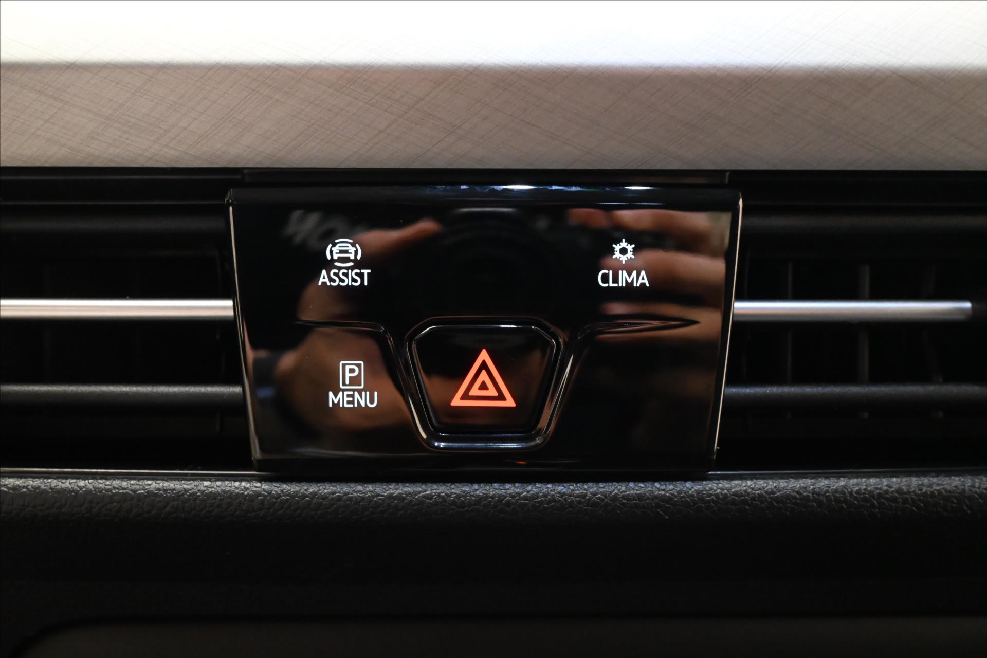 Hlavní fotografie vozu Volkswagen Golf 2,0 TDI 110 KW DSG Life Záruka až 5 let (20)